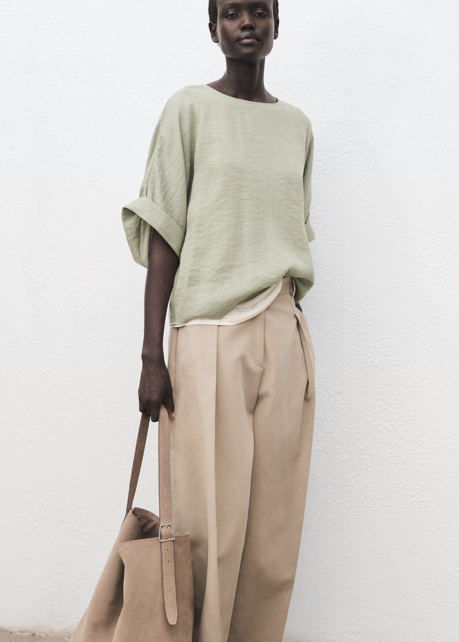 Oversized blouse with turn-up sleeves - Details of the article 2