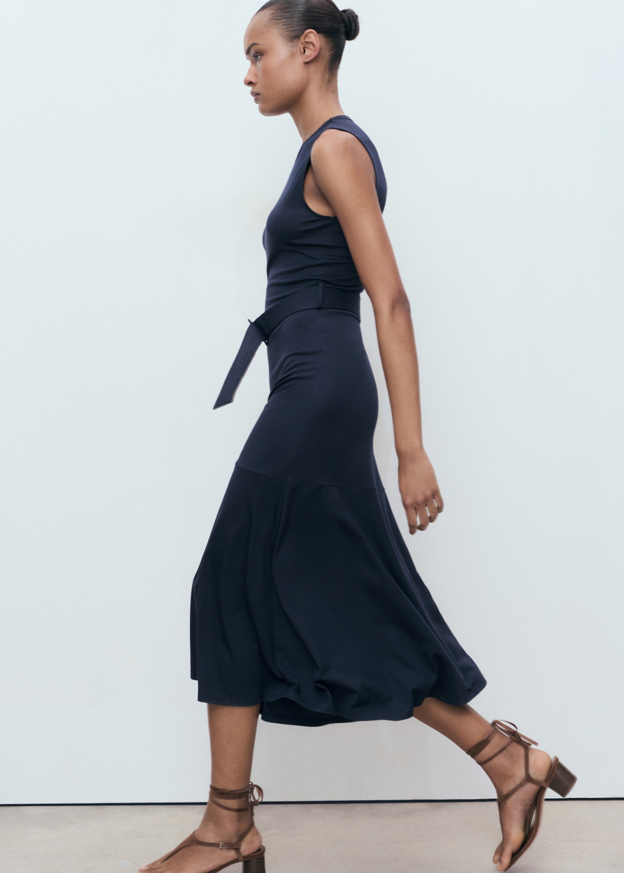 Belt midi dress - Details of the article 2, Navy. Ref: 17014079-00.