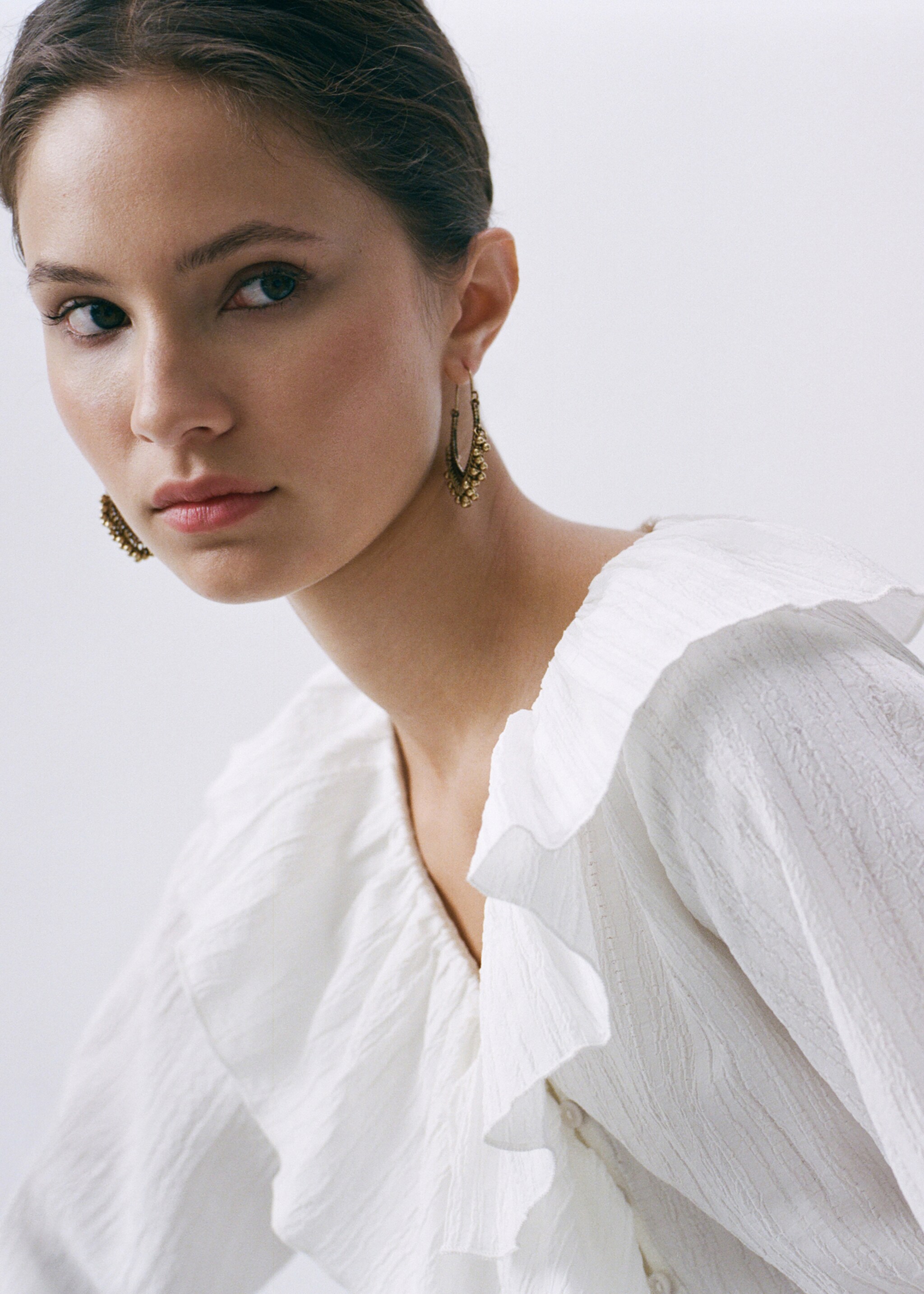 Ruffled cross blouse - Details of the article 5, Off White. Ref: 17014080-00.