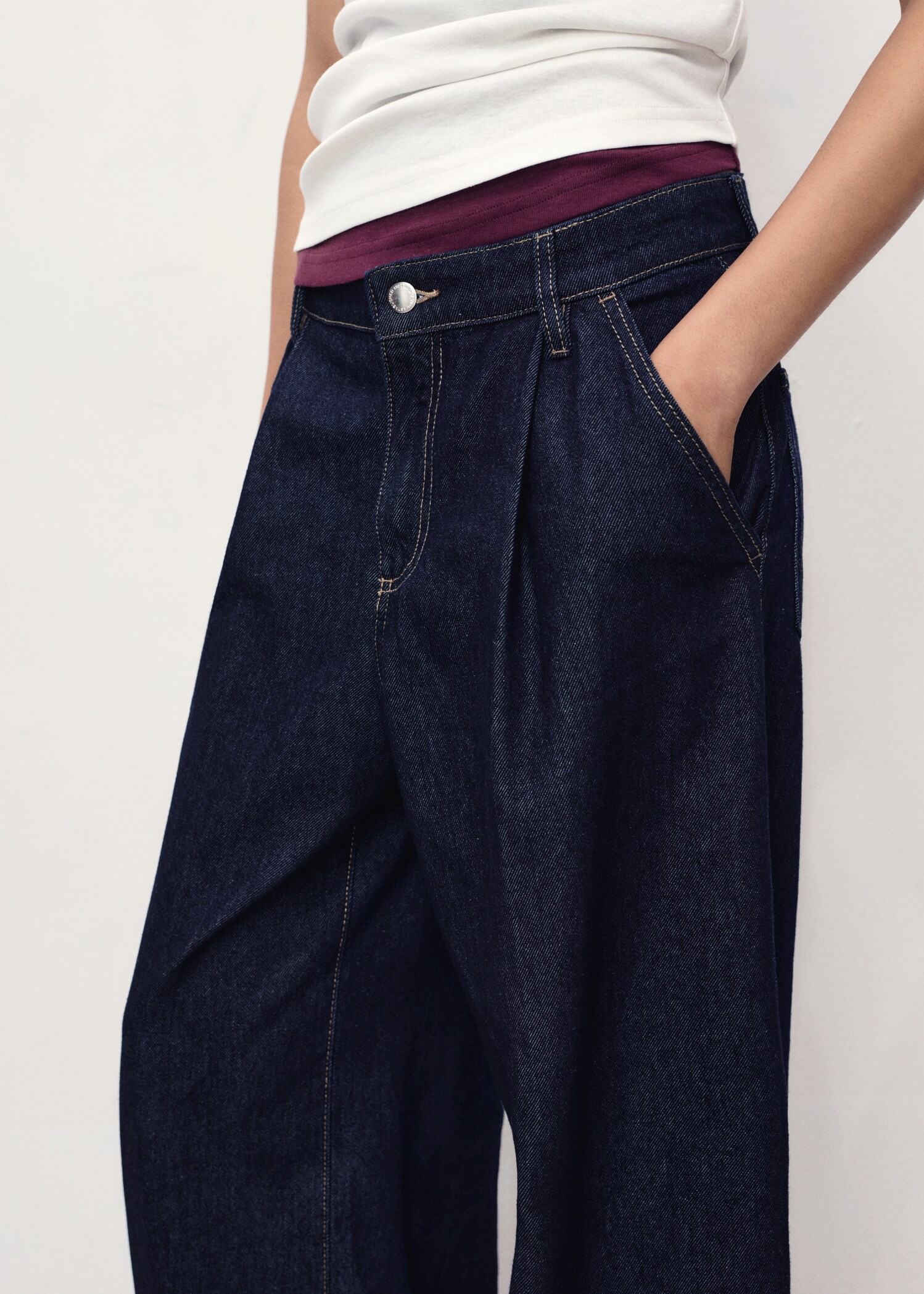 Wide-leg pleated jeans - Details of the article 1