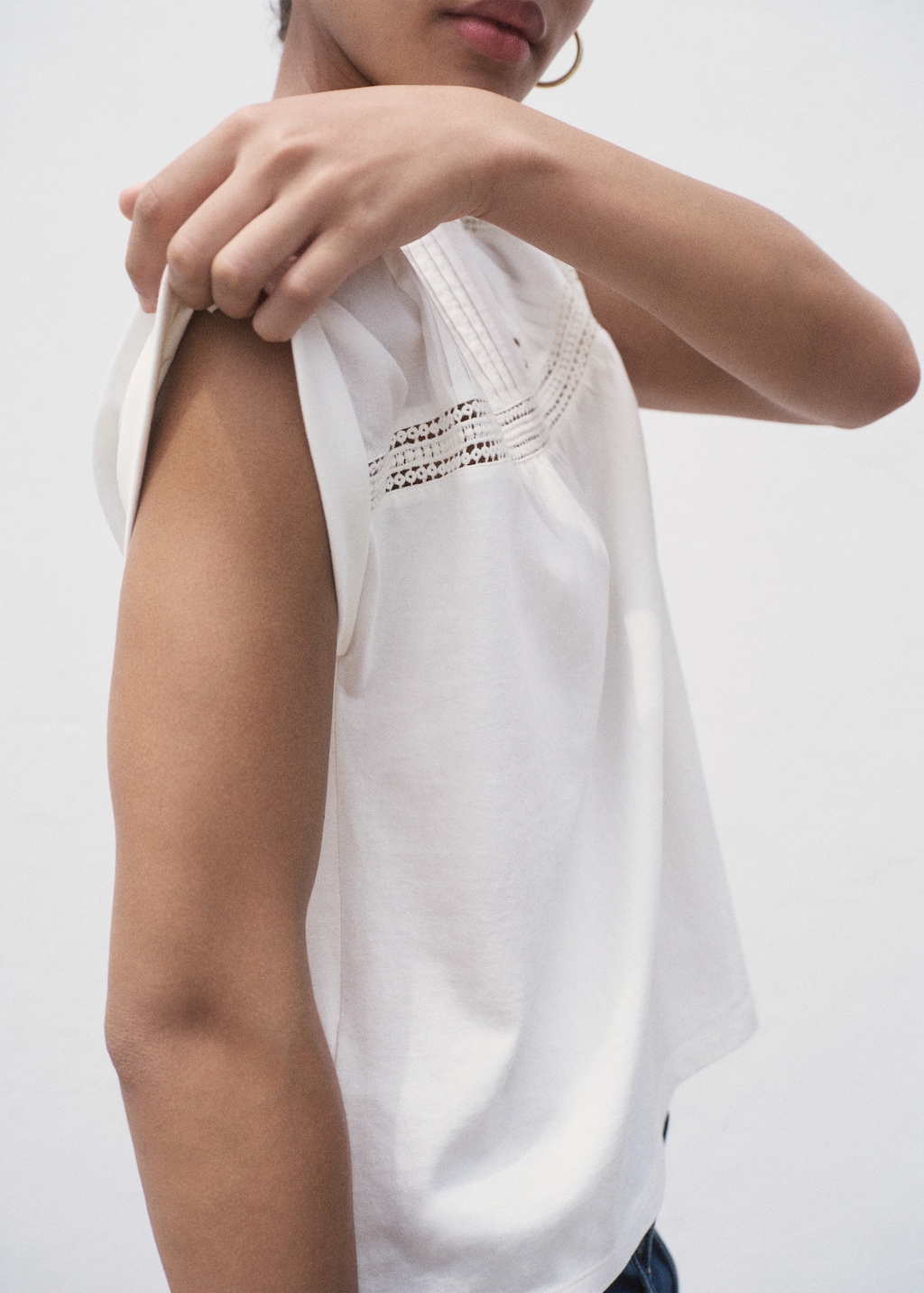 Cotton t-shirt with lace detail