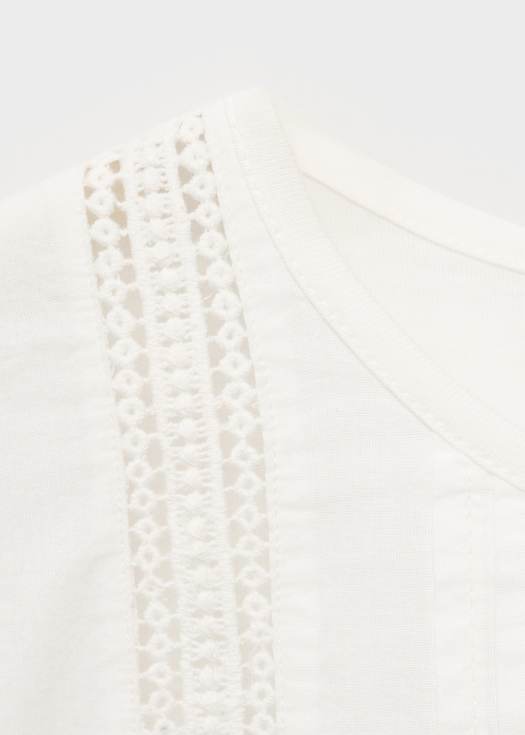 Cotton t-shirt with lace detail