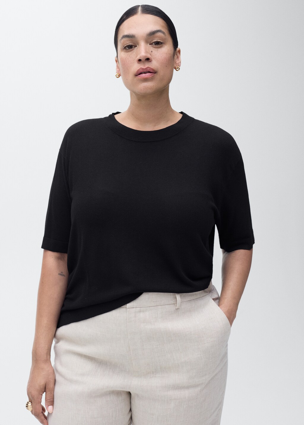 Short-sleeved fine-knit sweater