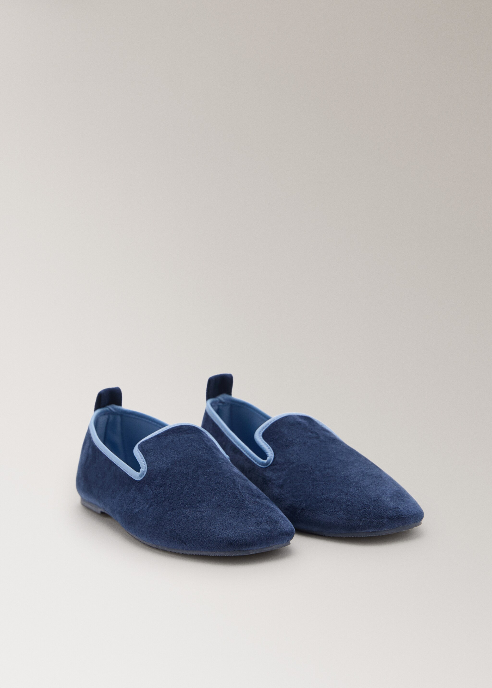 Velour-Pantoffel mit Piping - Mittlere Ansicht, Nachtblau. Ref: 17014107-00.