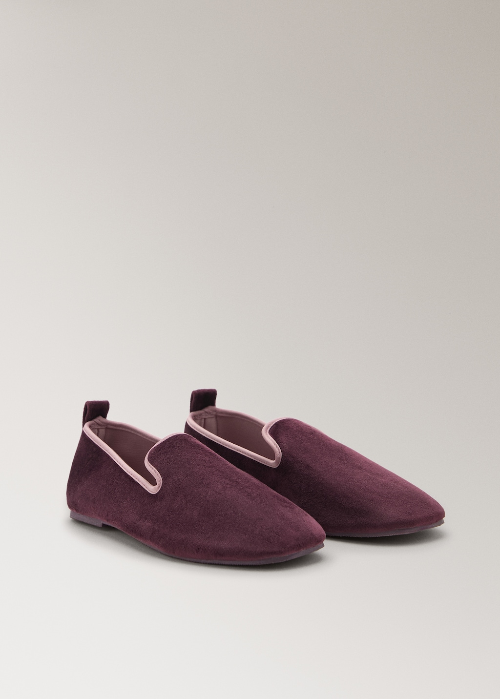 Velour slippers with piping