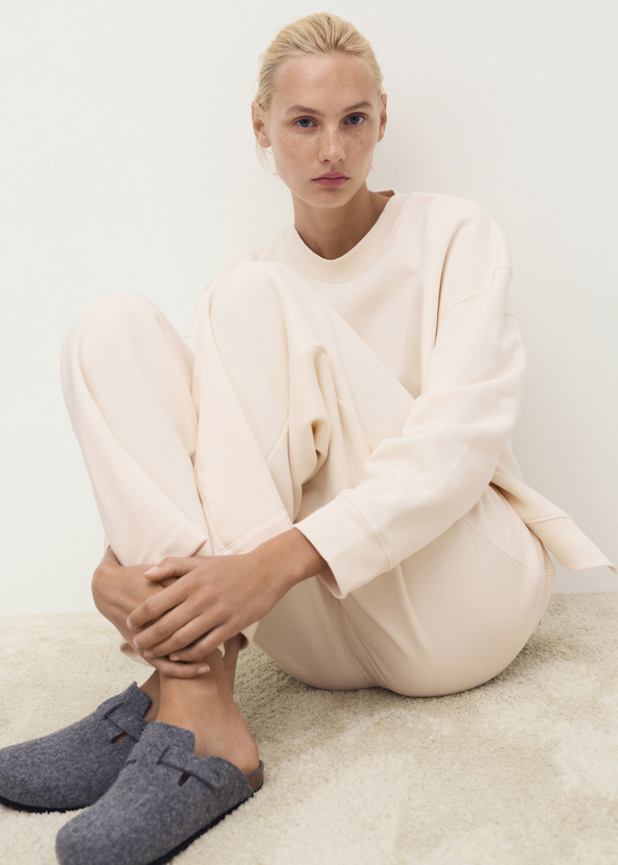 Fluid long cotton trousers - Details of the article 2, Vanilla. Ref: 17014108-00.