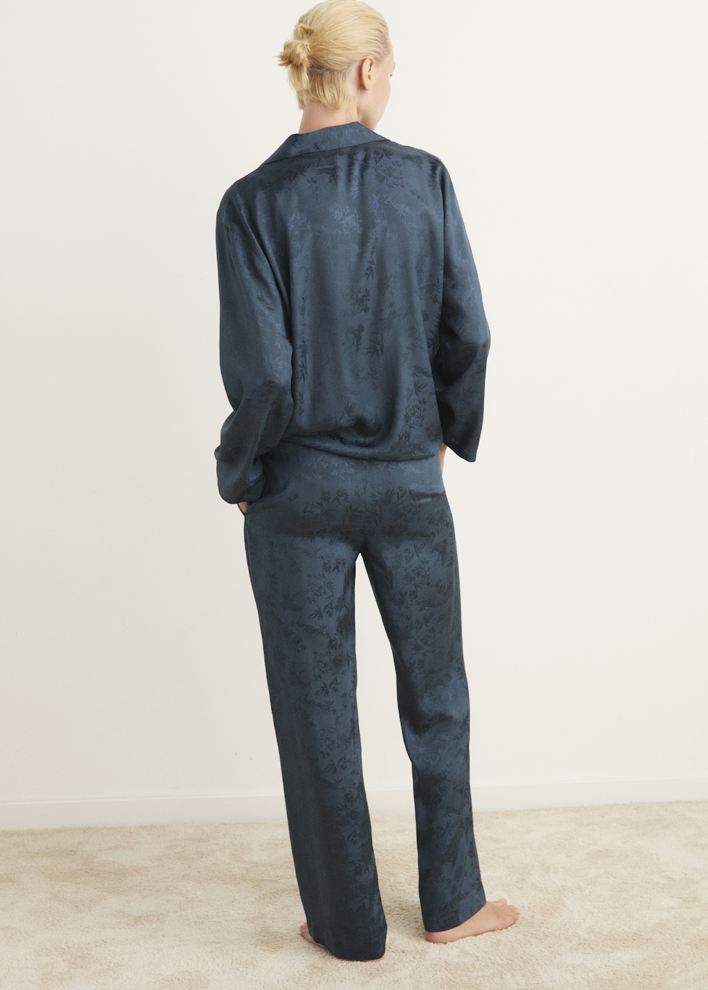 Jacquard satin pajama pants - image 3