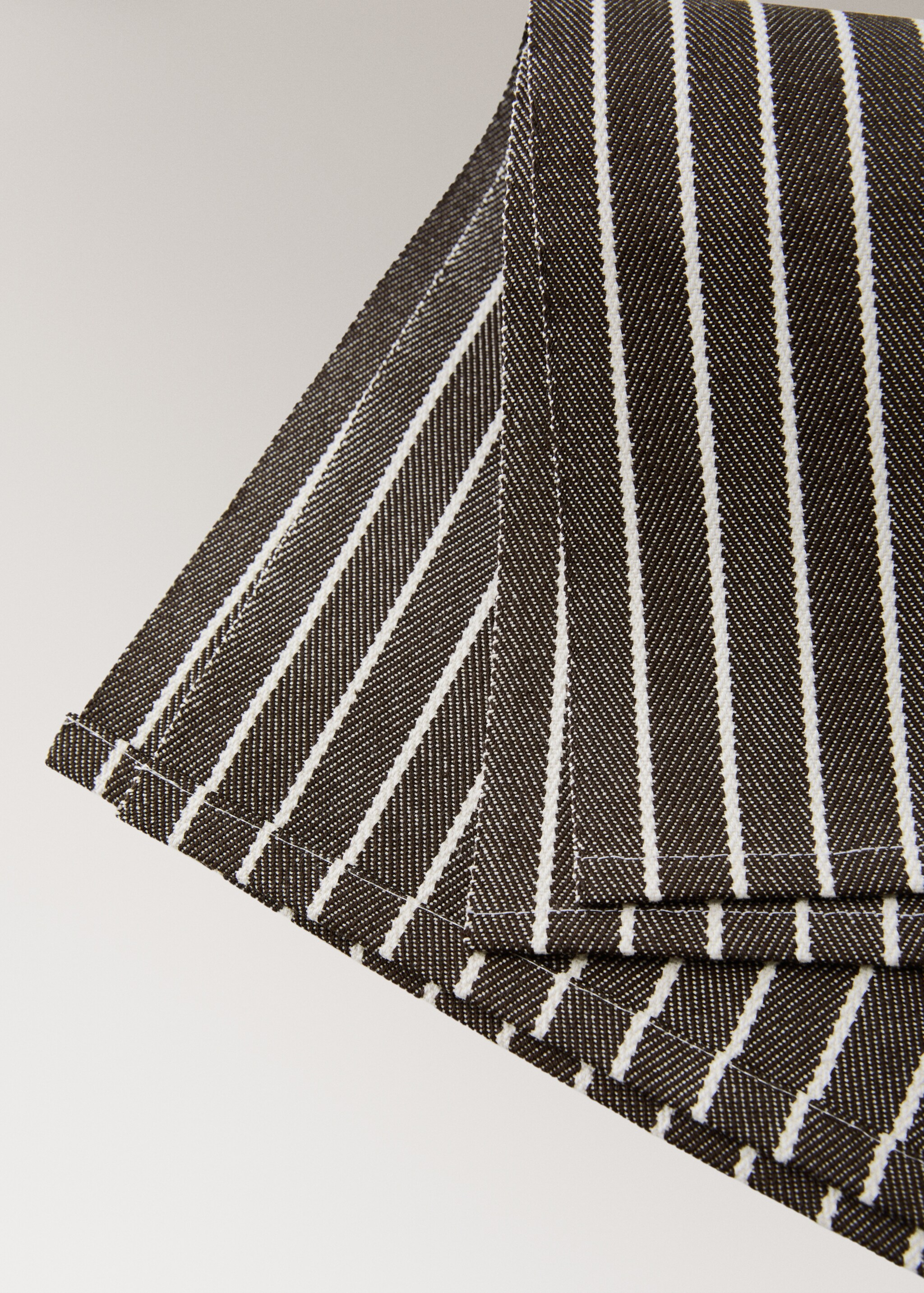 Cotton striped placemats - Details of the article 2, Brown. Ref: 17014129-00.