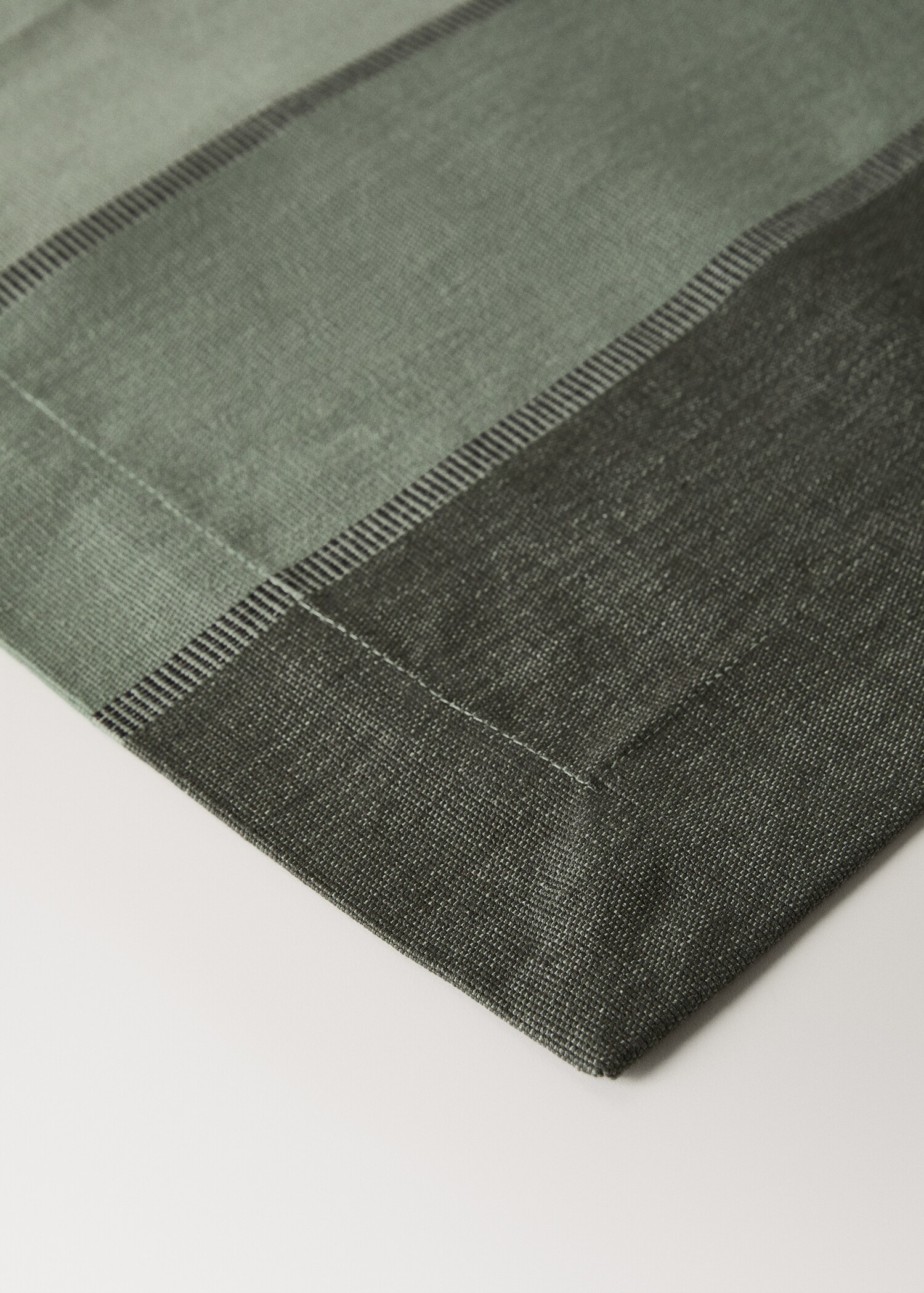 Cotton striped placemat in various colours - Details of the article 2