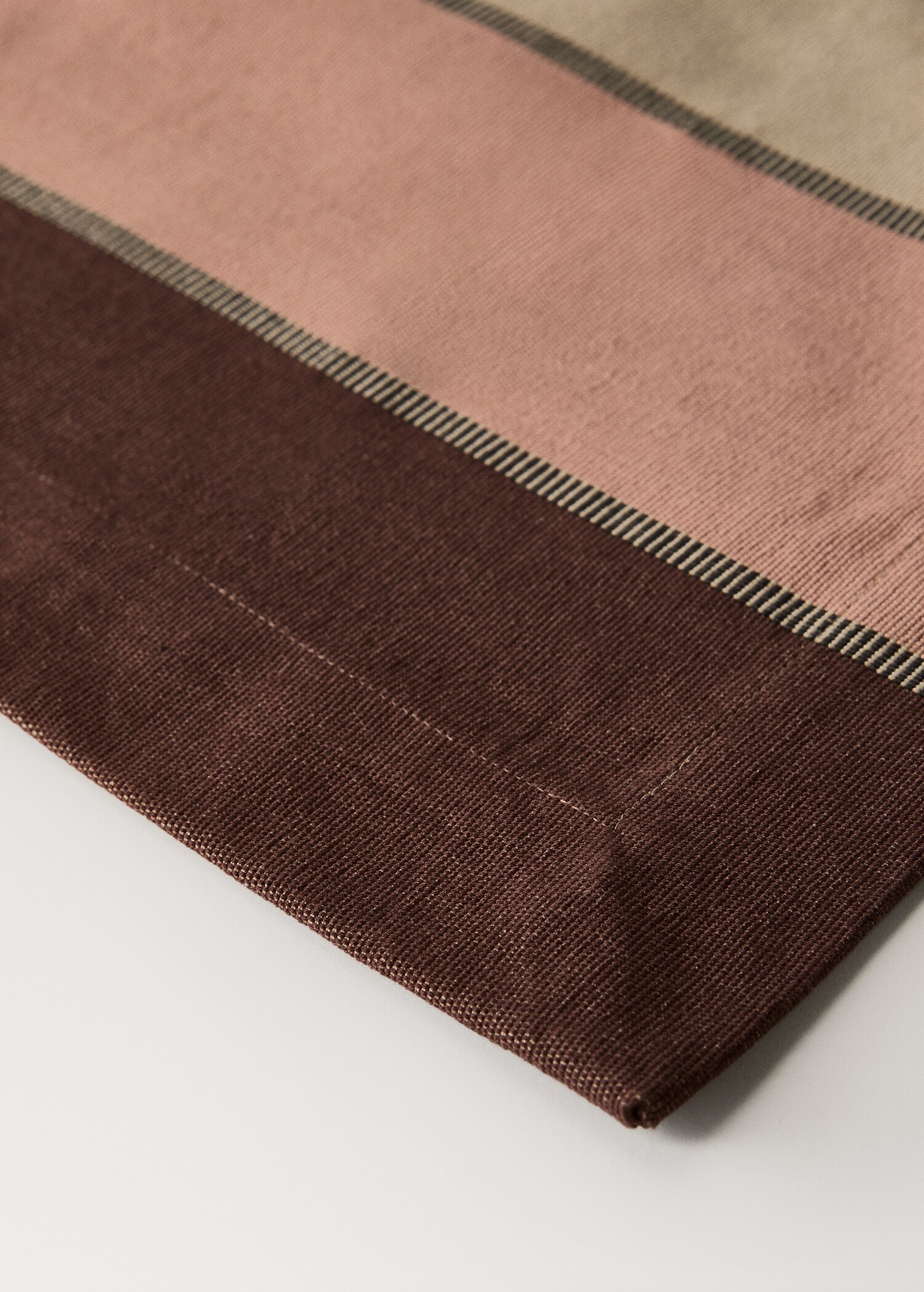 Cotton striped placemat in various colours - Details of the article 2
