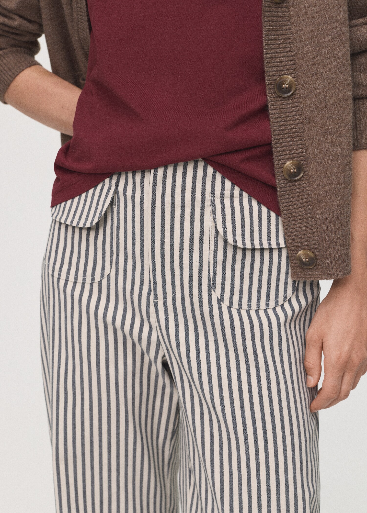 Striped trousers with pockets - Details of the article 6