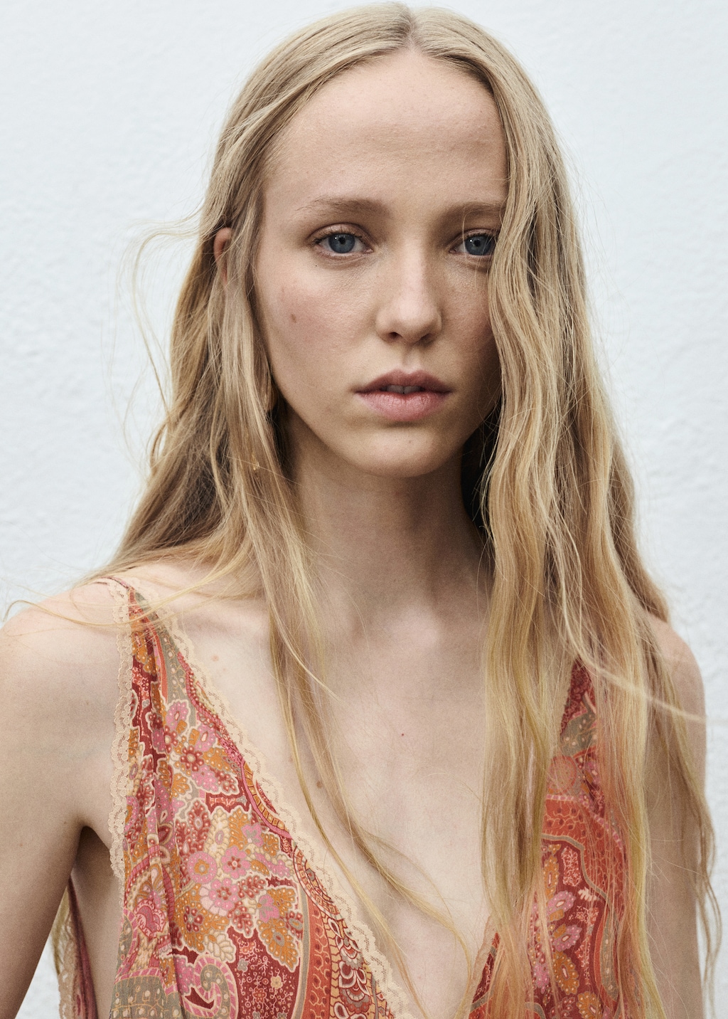 Paisley-print dress with lace trim