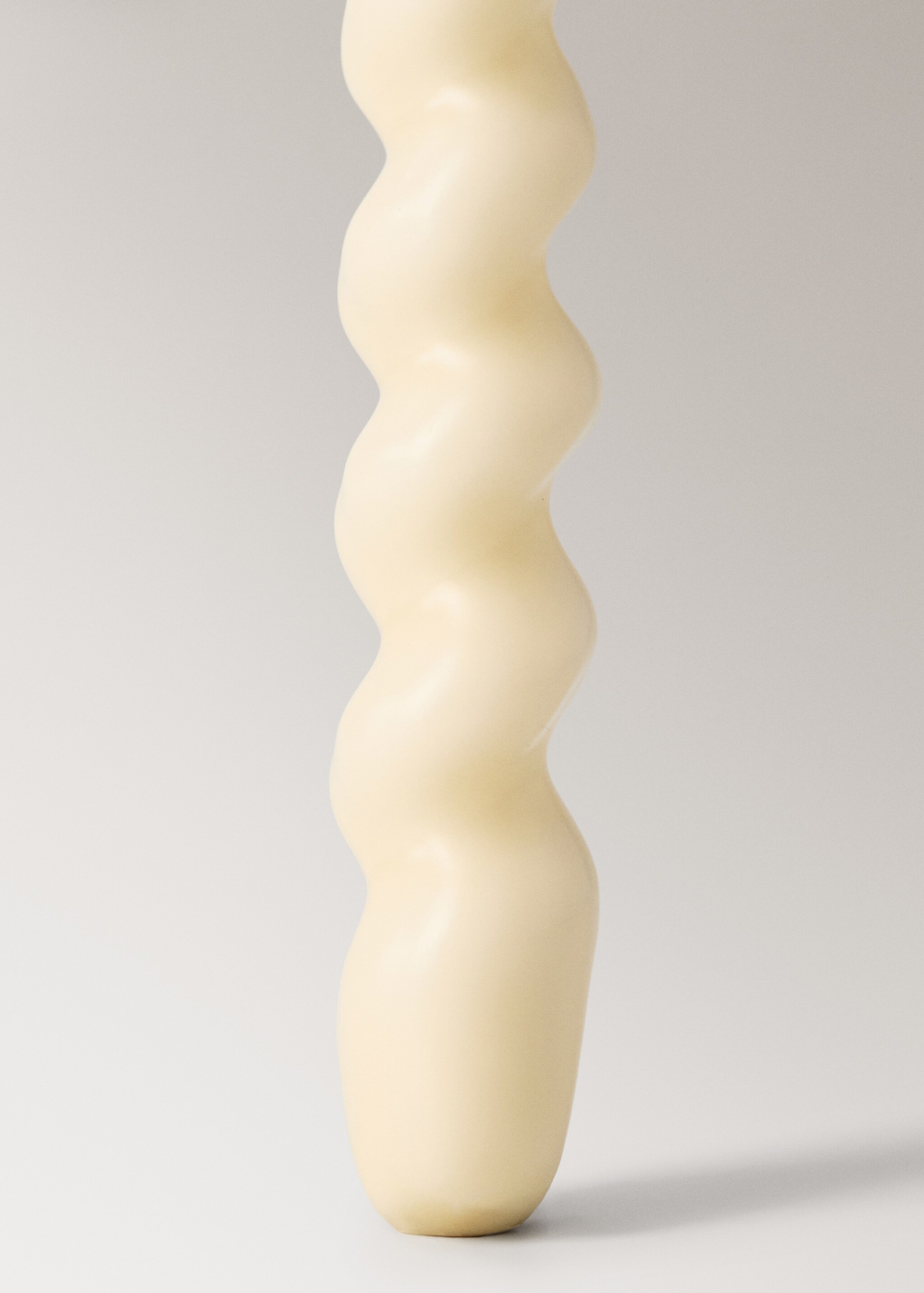 Medium decorative candles with spiral design - Details of the article 2, Off White. Ref: 17014451-00.