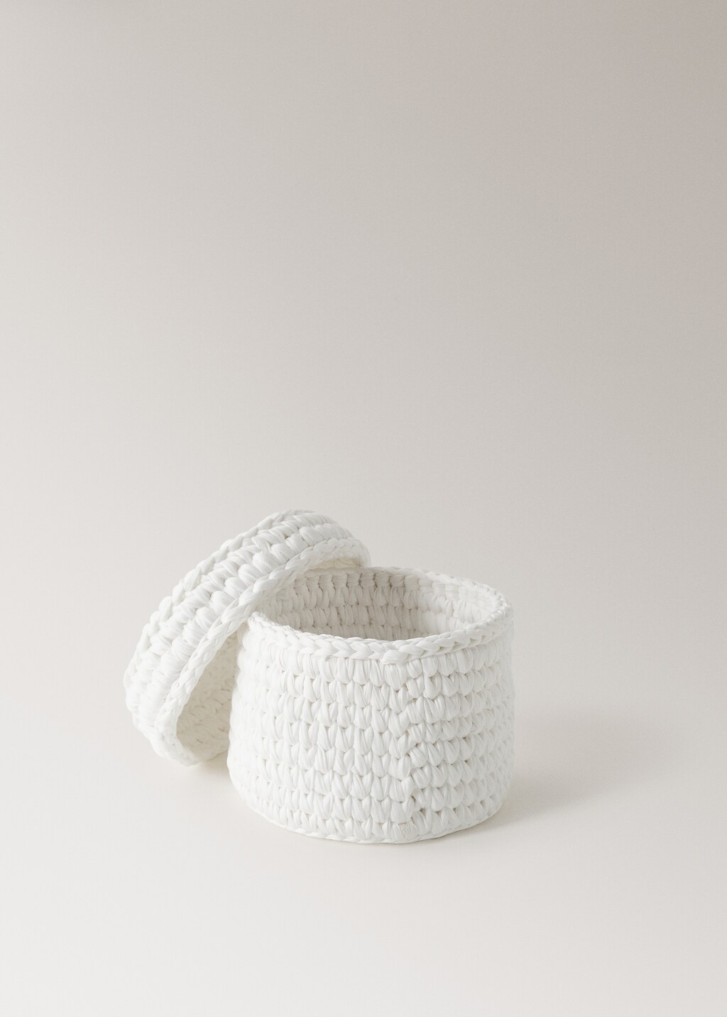 Medium round basket with lid