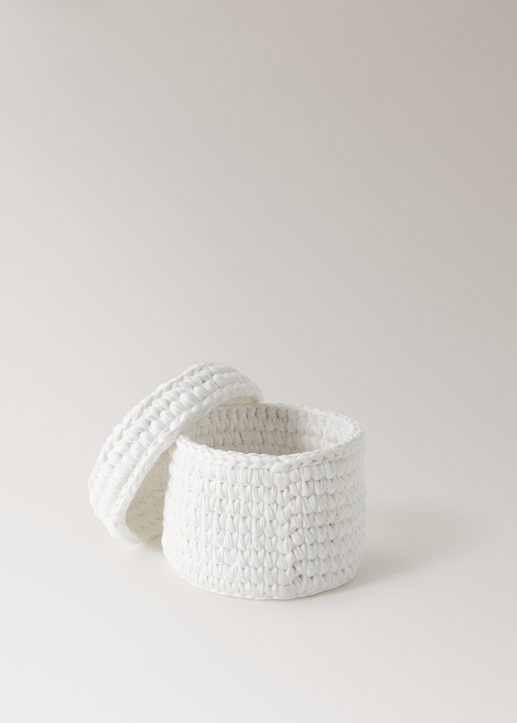 Medium round basket with lid