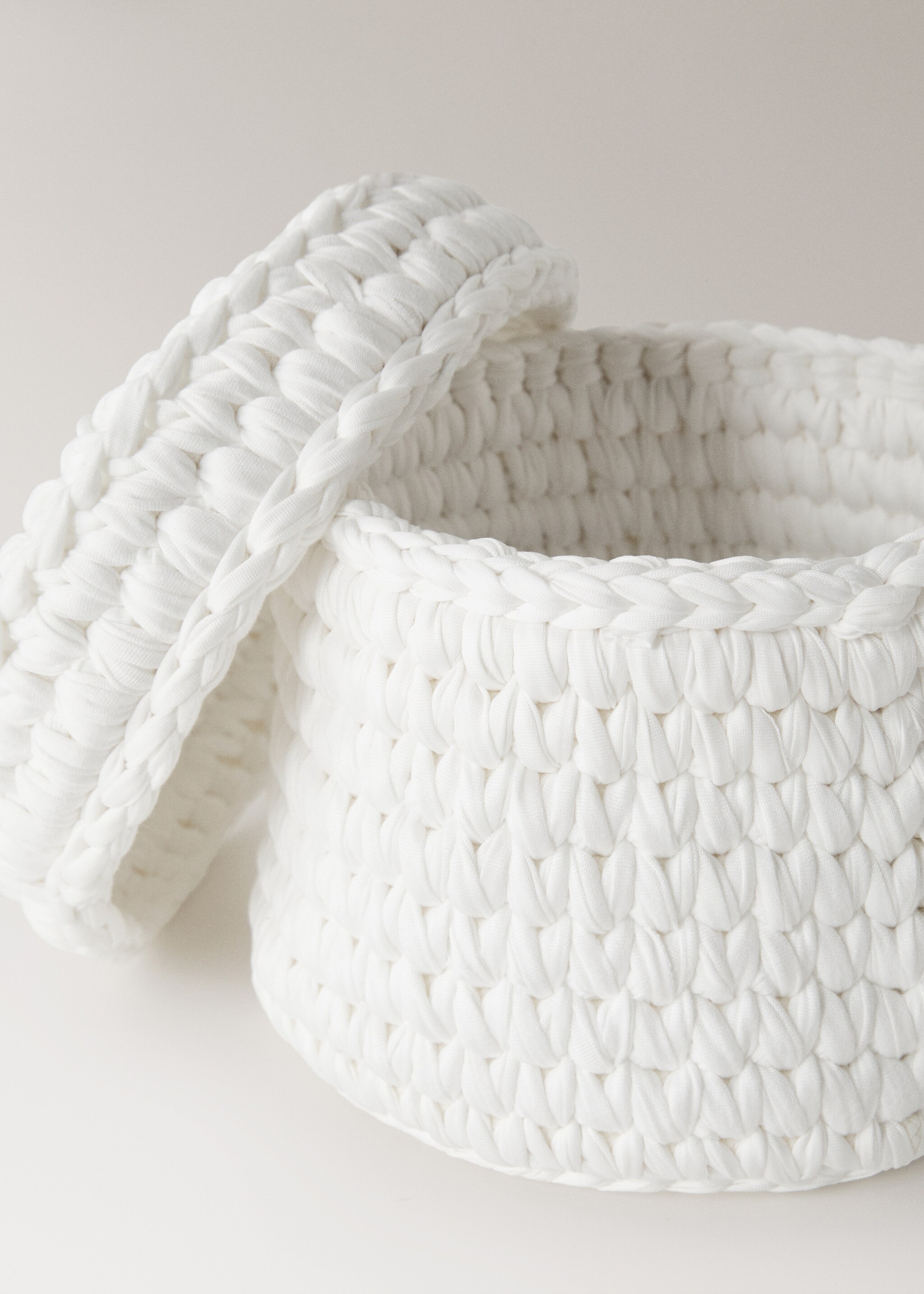 Panier moyen rond avec couvercle - Détail de l'article 2, Blanc. Ref: 17014783-00.