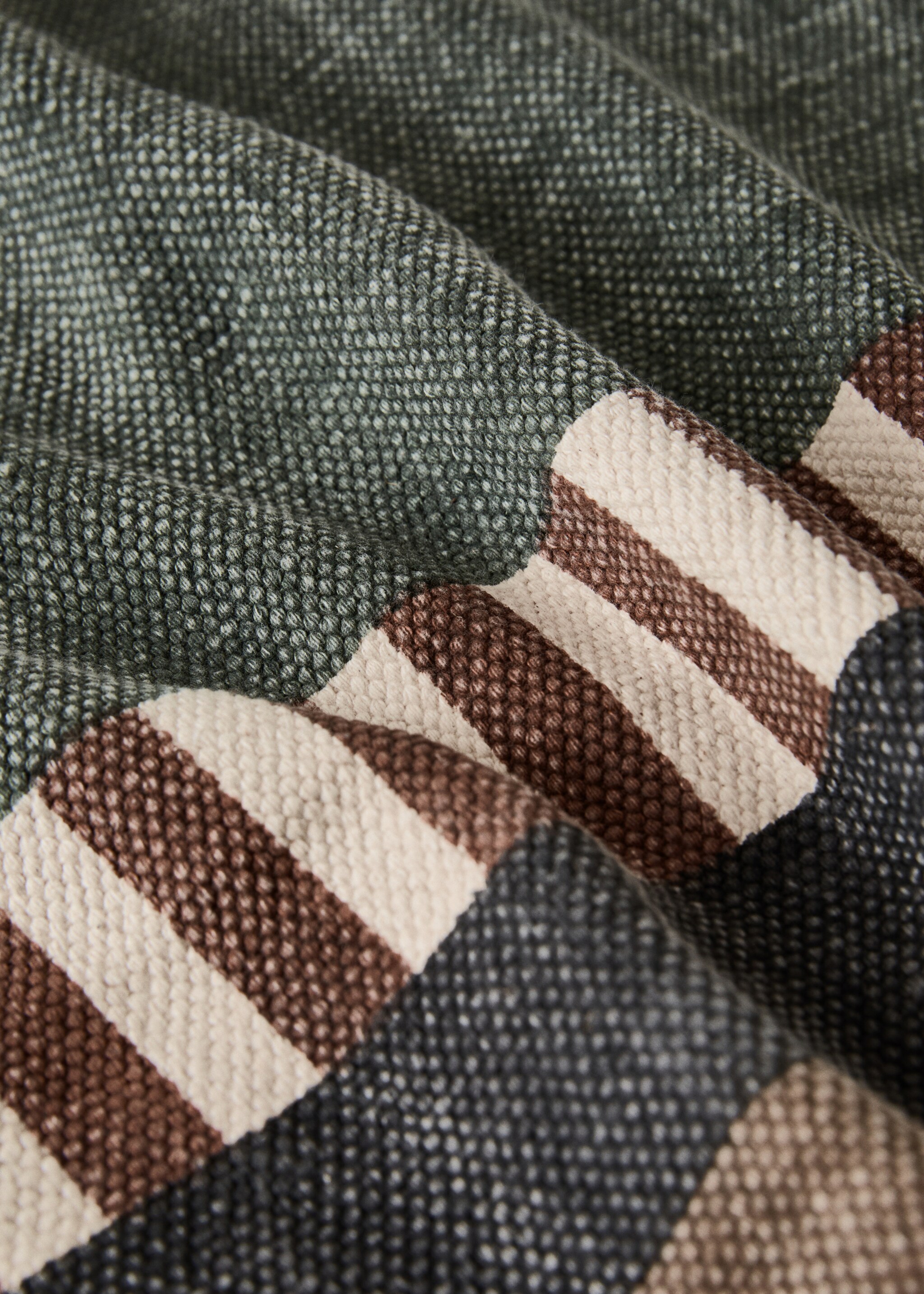 Yarn rug dama - Details of the article 2, Medium Brown. Ref: 17014791-00.