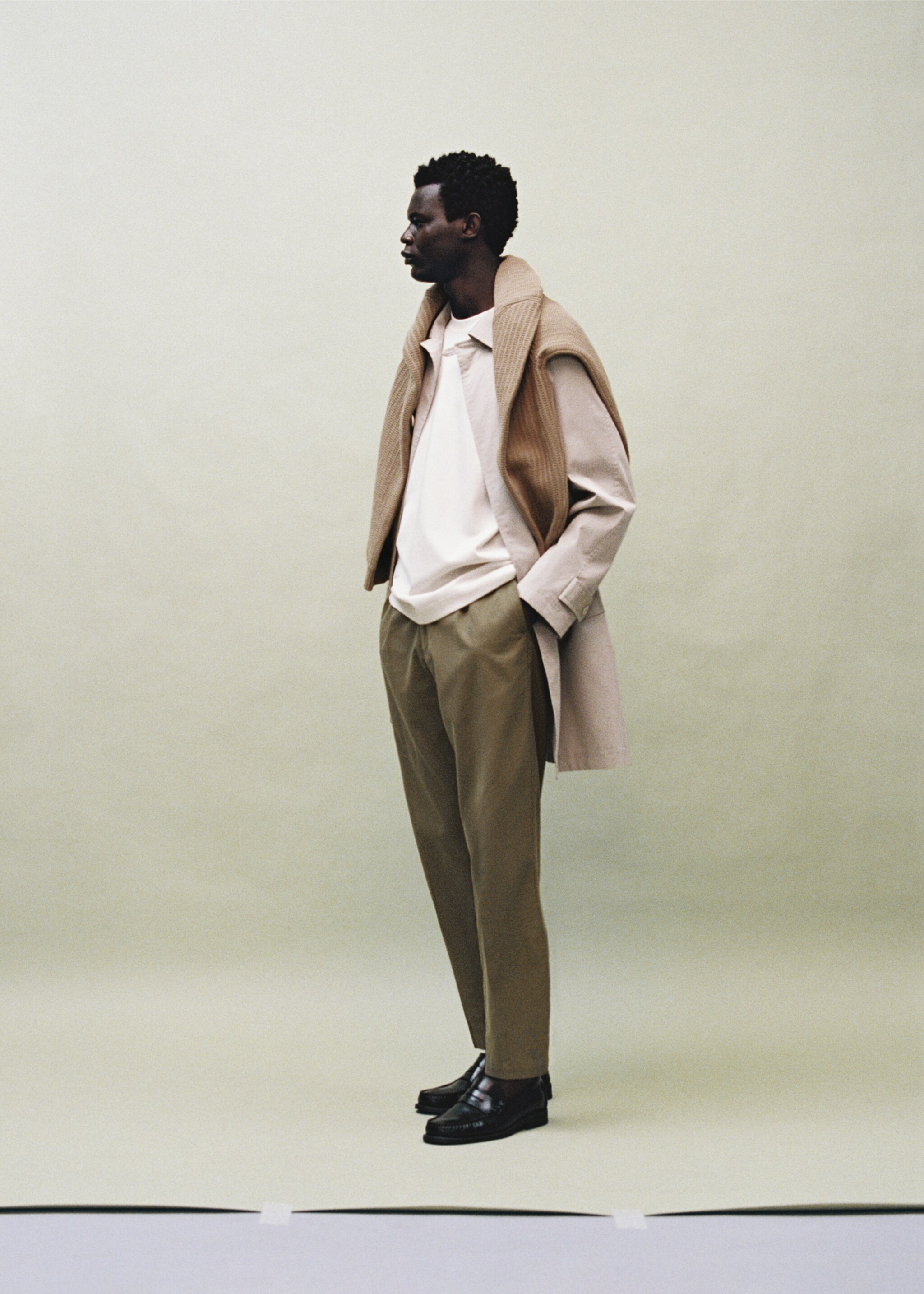 Cotton and lyocell straight-leg pleated trousers - Details of the article 5, Olive Green. Ref: 17015142-00.