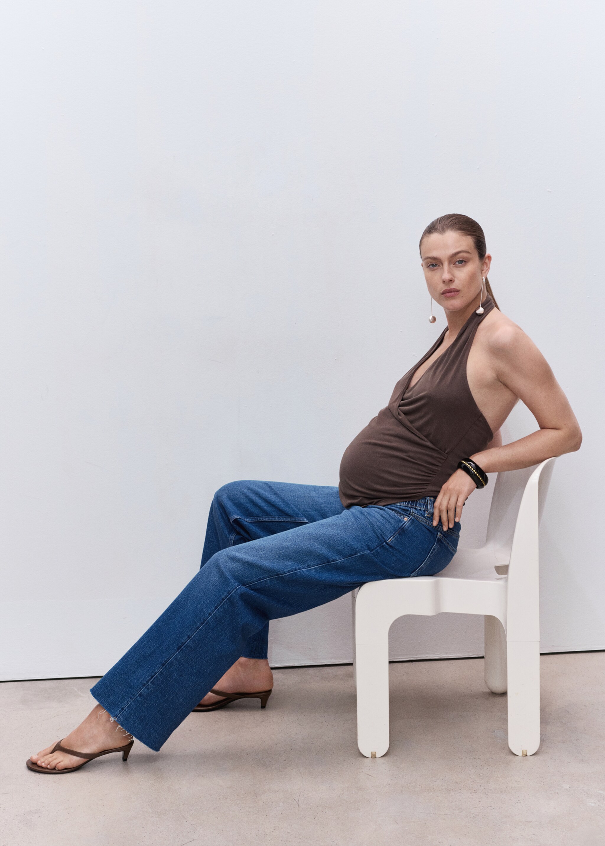 Wide-leg maternity jeans - Details of the article 2, Medium Blue. Ref: 17015154-00.