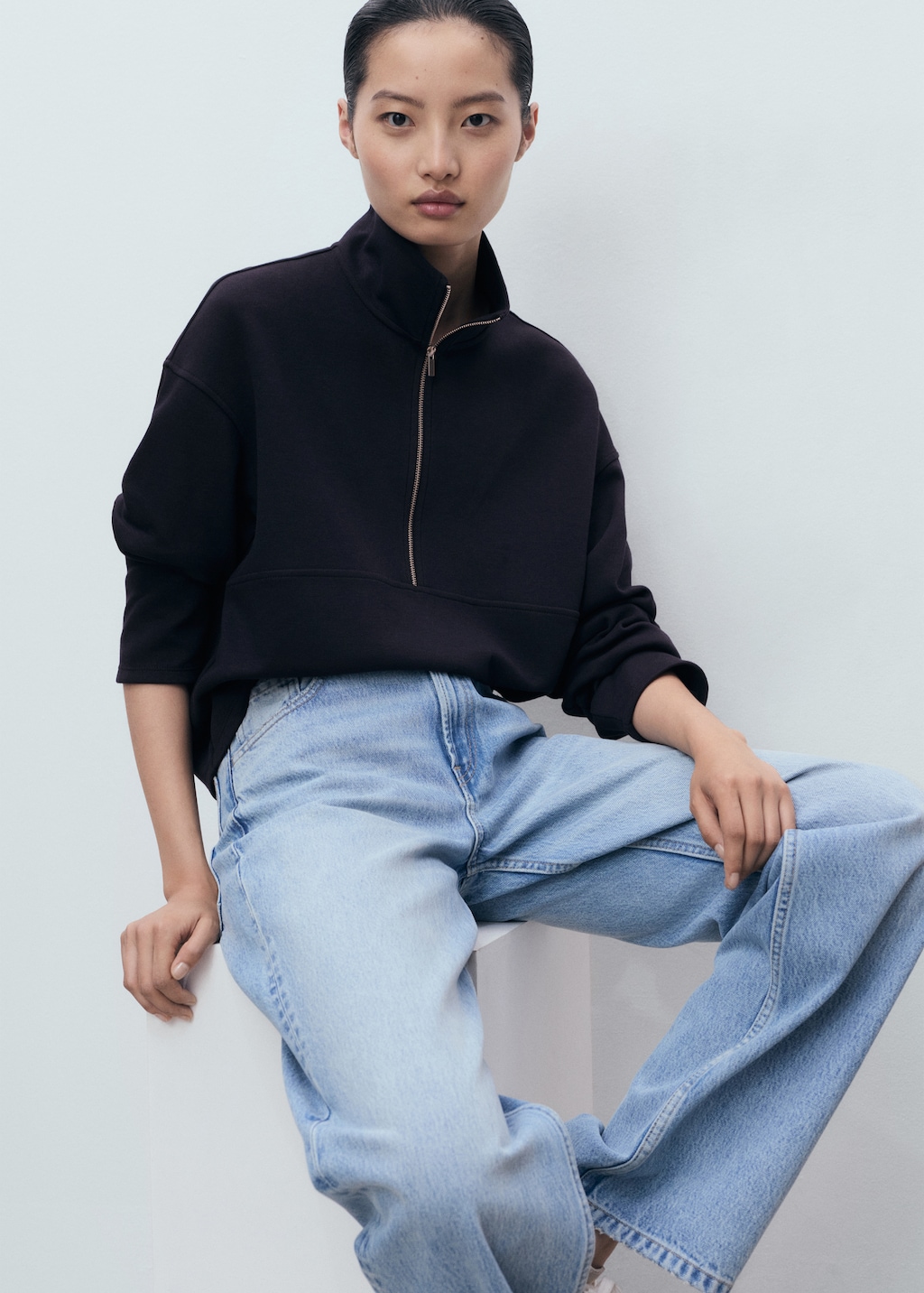 Turtleneck sweatshirt with zip