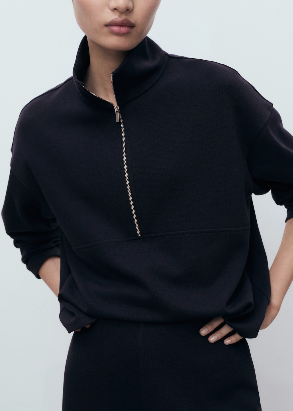 Turtleneck sweatshirt with zip