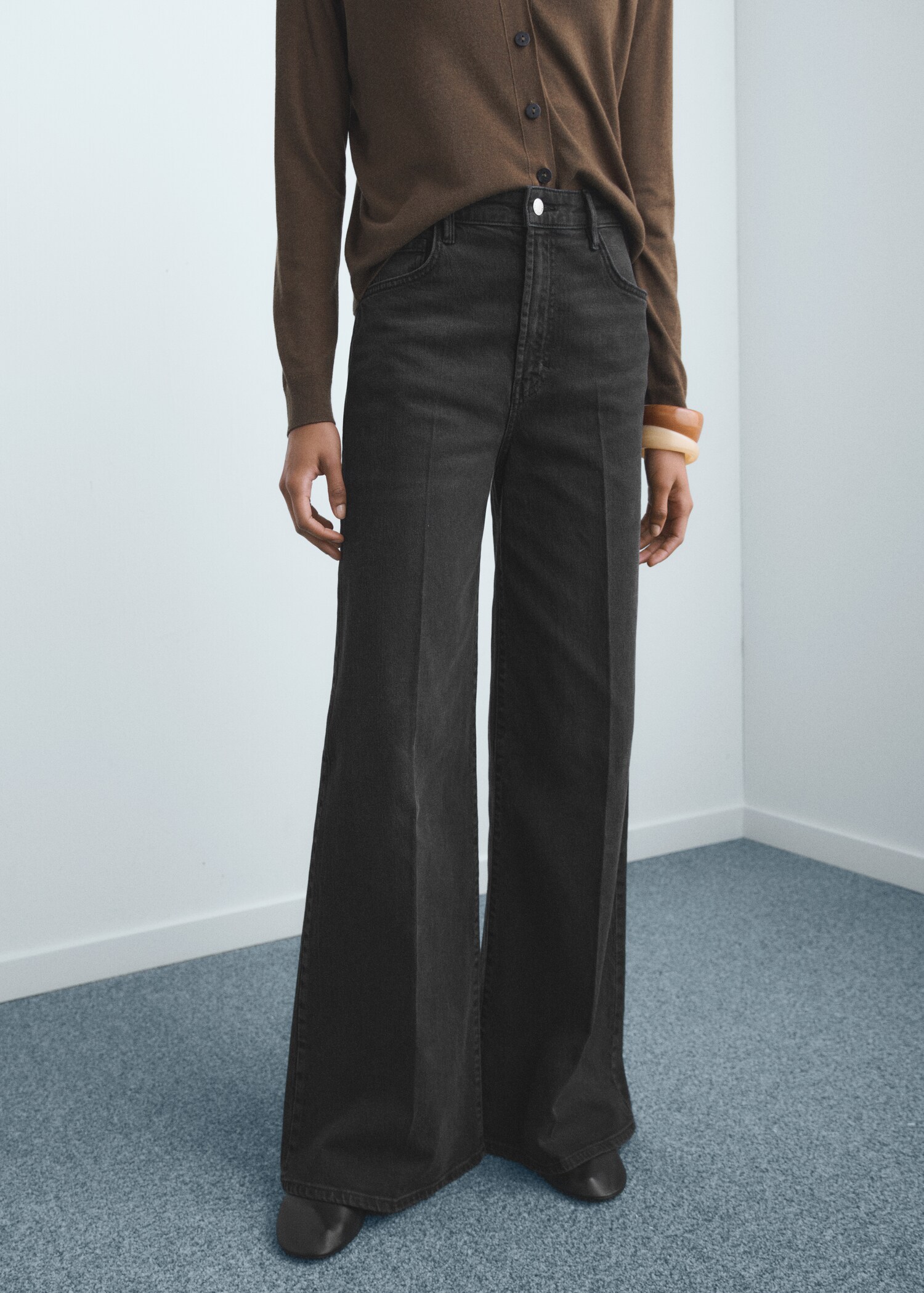 Jean wide leg taille haute - Plan moyen