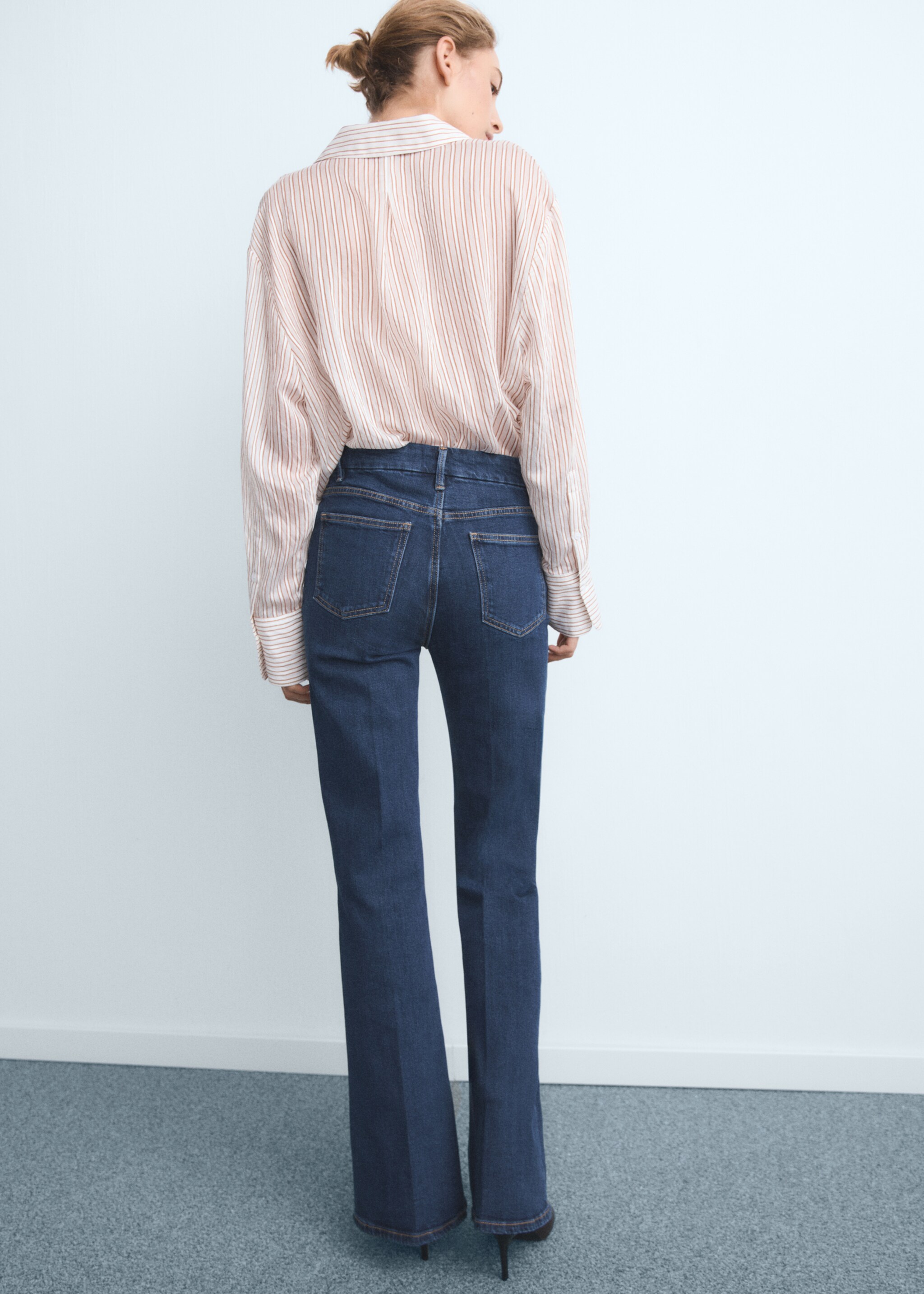 Violet flared high-rise jeans - Reverse of the article, Dark Blue. Ref: 17015806-00.