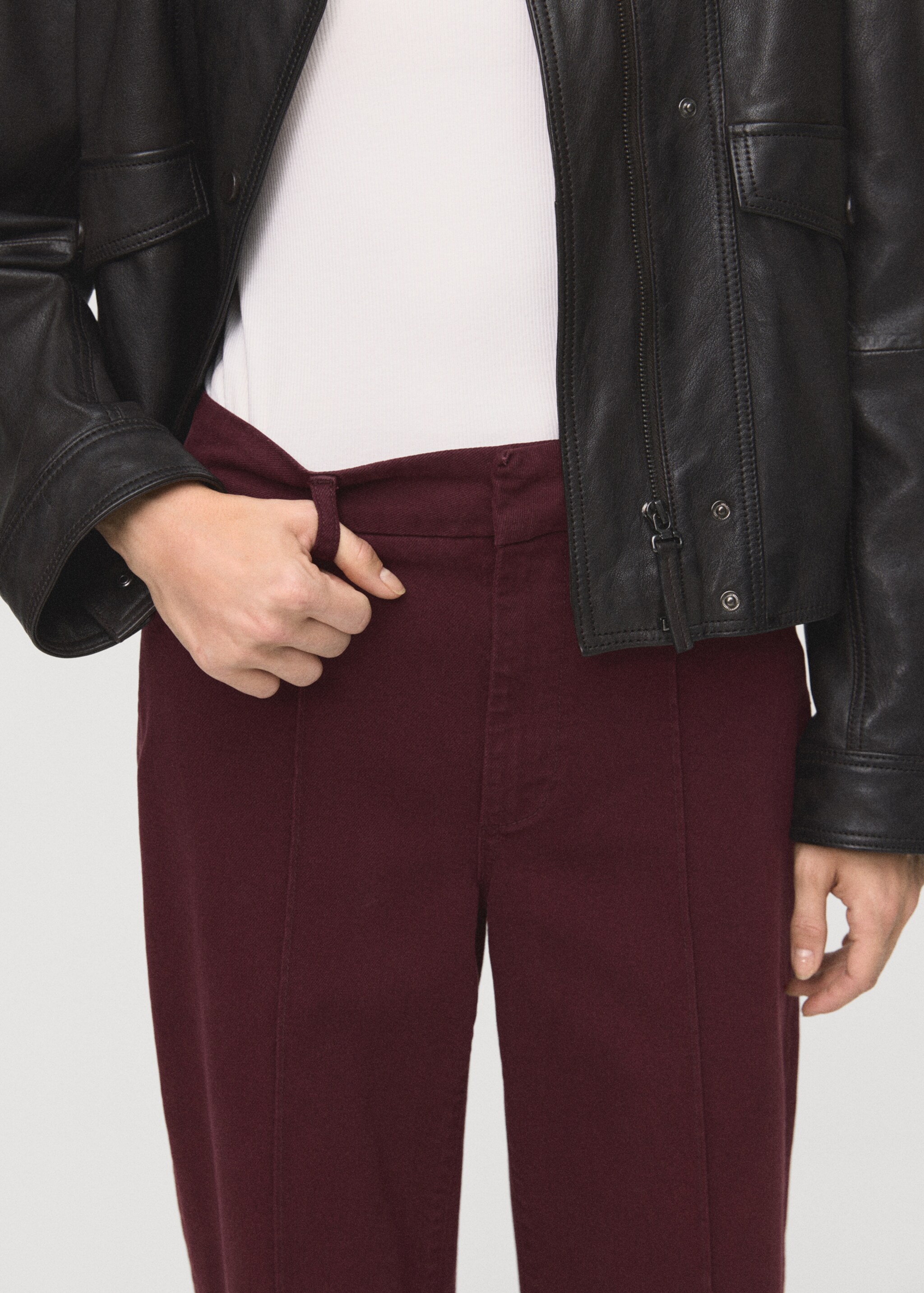 High-waisted wide leg jeans with stitching - Details of the article 6, Wine. Ref: 17015810-00.