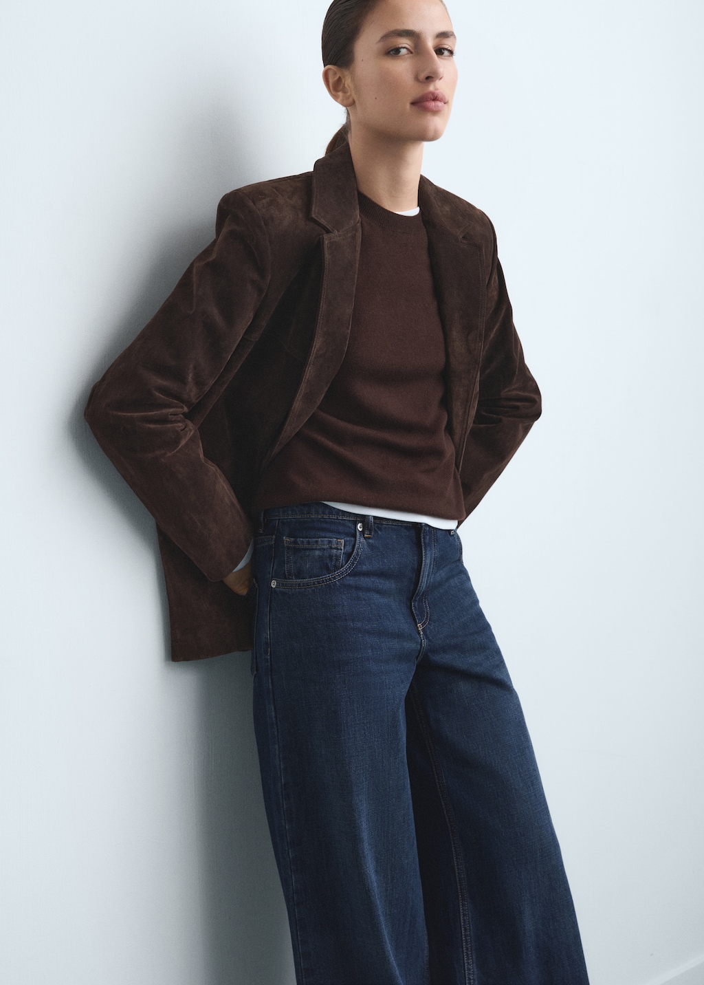 Low-rise wide-leg jeans