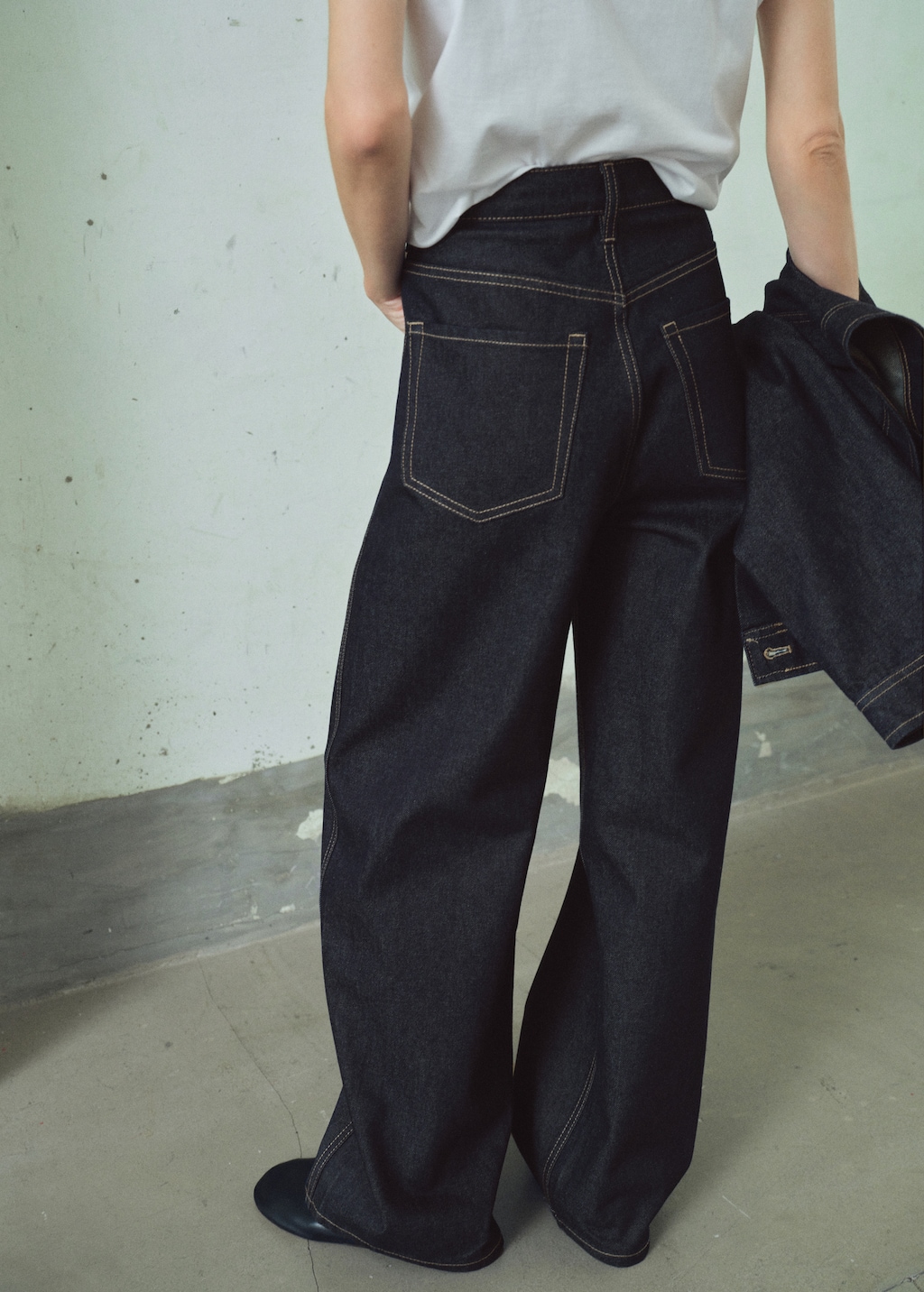 High-waisted barrel jeans