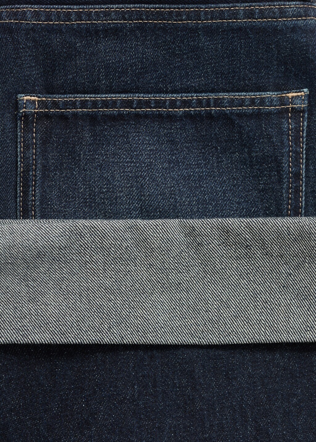 Wide-leg jeans with turn-up hem