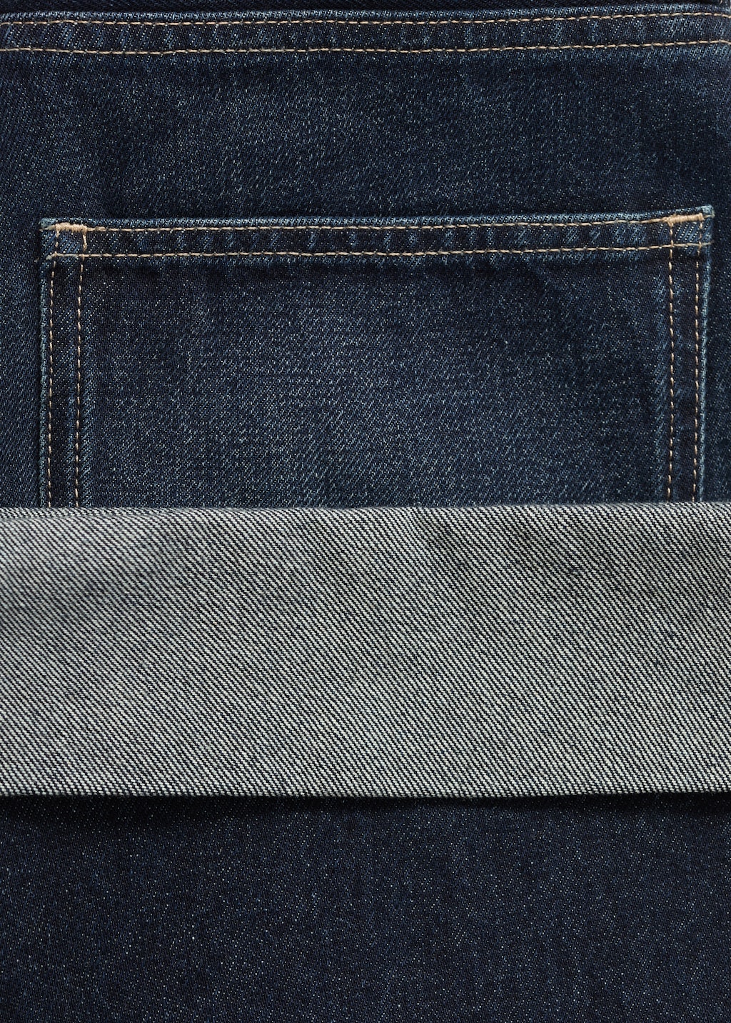 Wide-leg jeans with turn-up hem