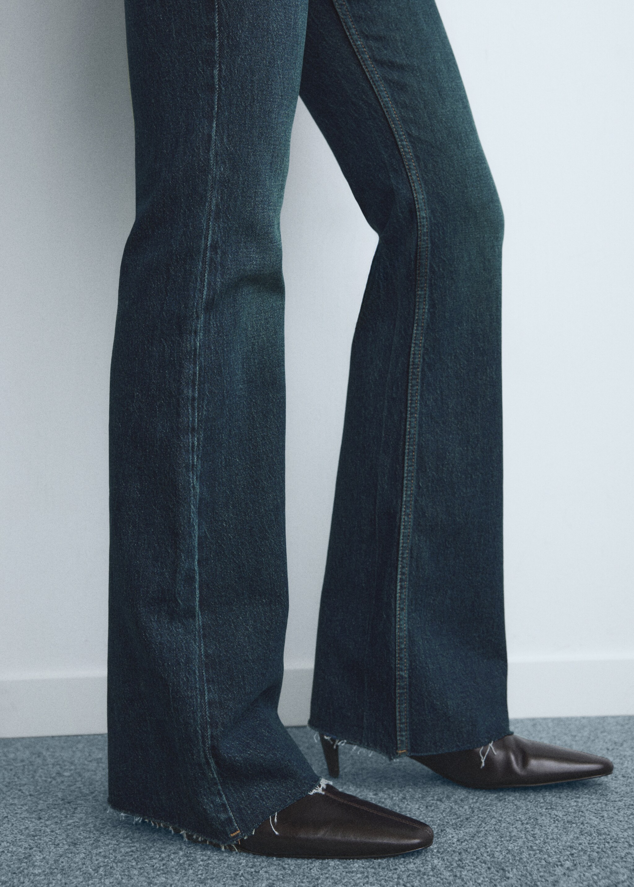 Fiona flared mid-rise jeans - Details of the article 6, Dark Blue. Ref: 17015821-00.