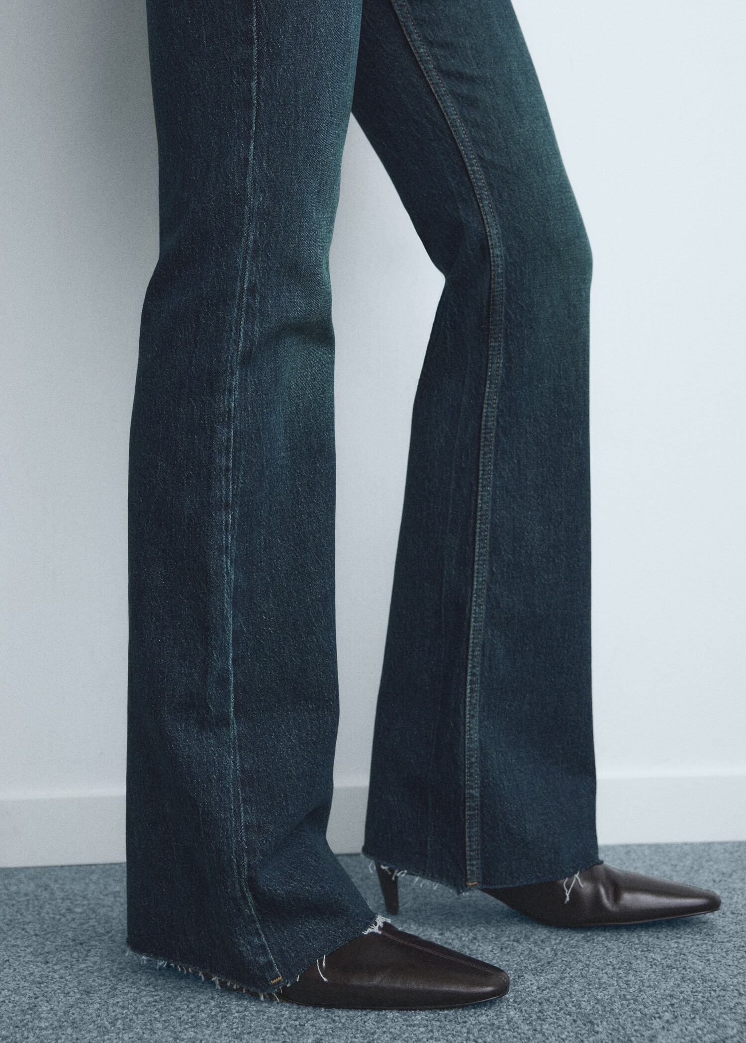 Fiona flared mid-rise jeans - Details of the article 6