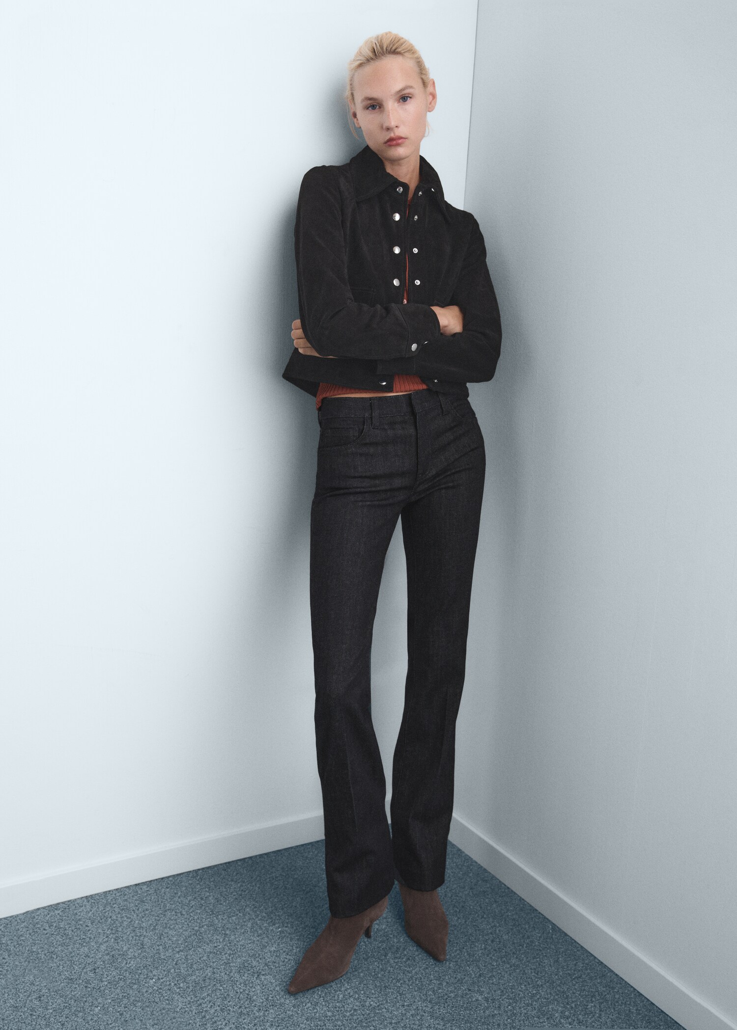 Mid-rise flared jeans - Details of the article 2