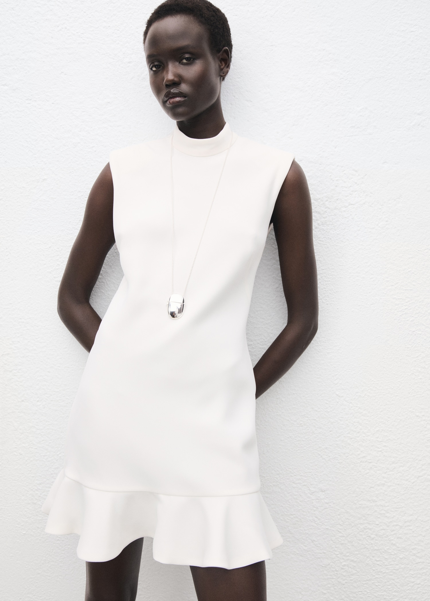 Jurk met volant en trechterhals Dames MANGO Suriname