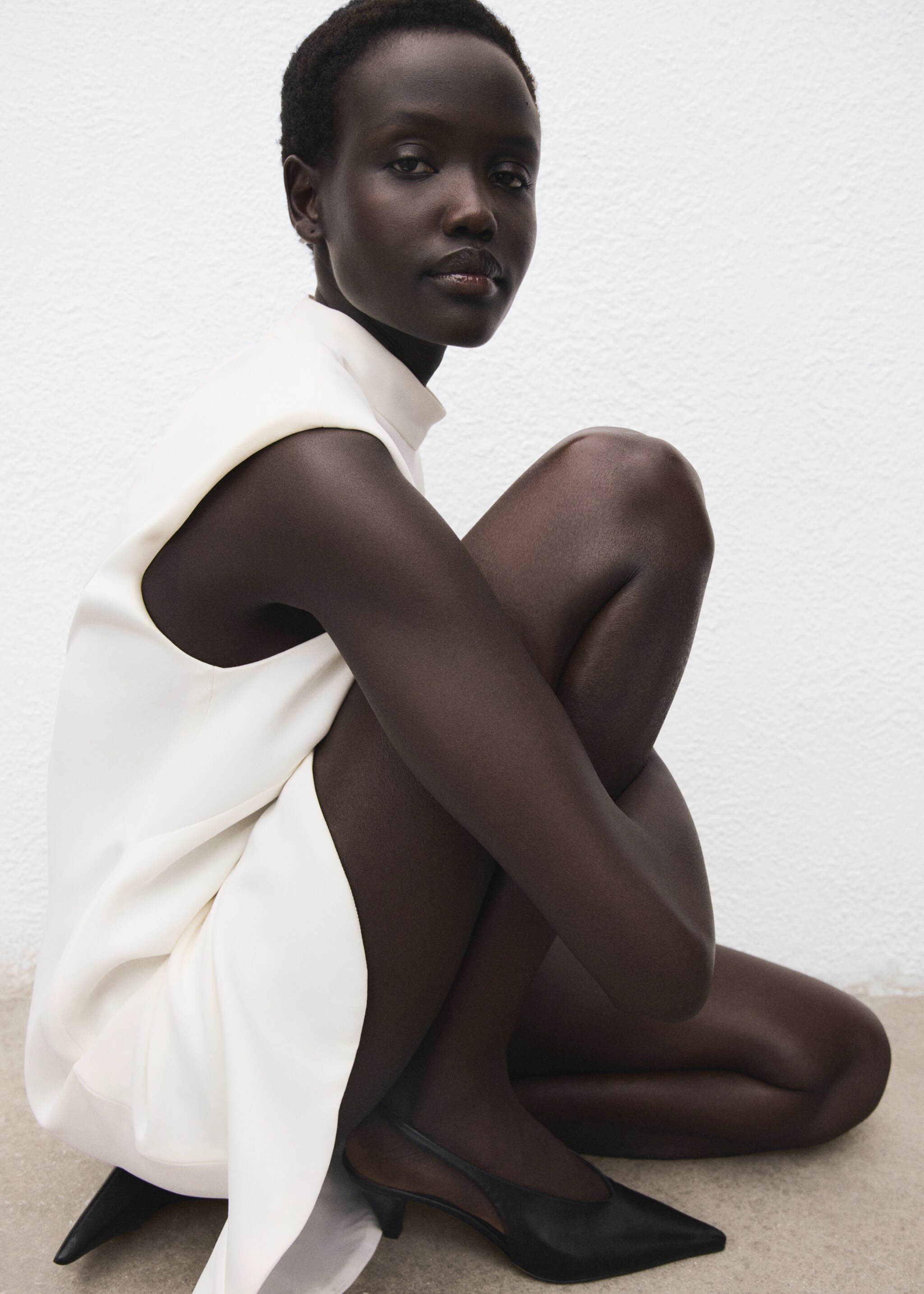 High-neck dress with ruffle - Details of the article 2, Ecru. Ref: 17015827-00.