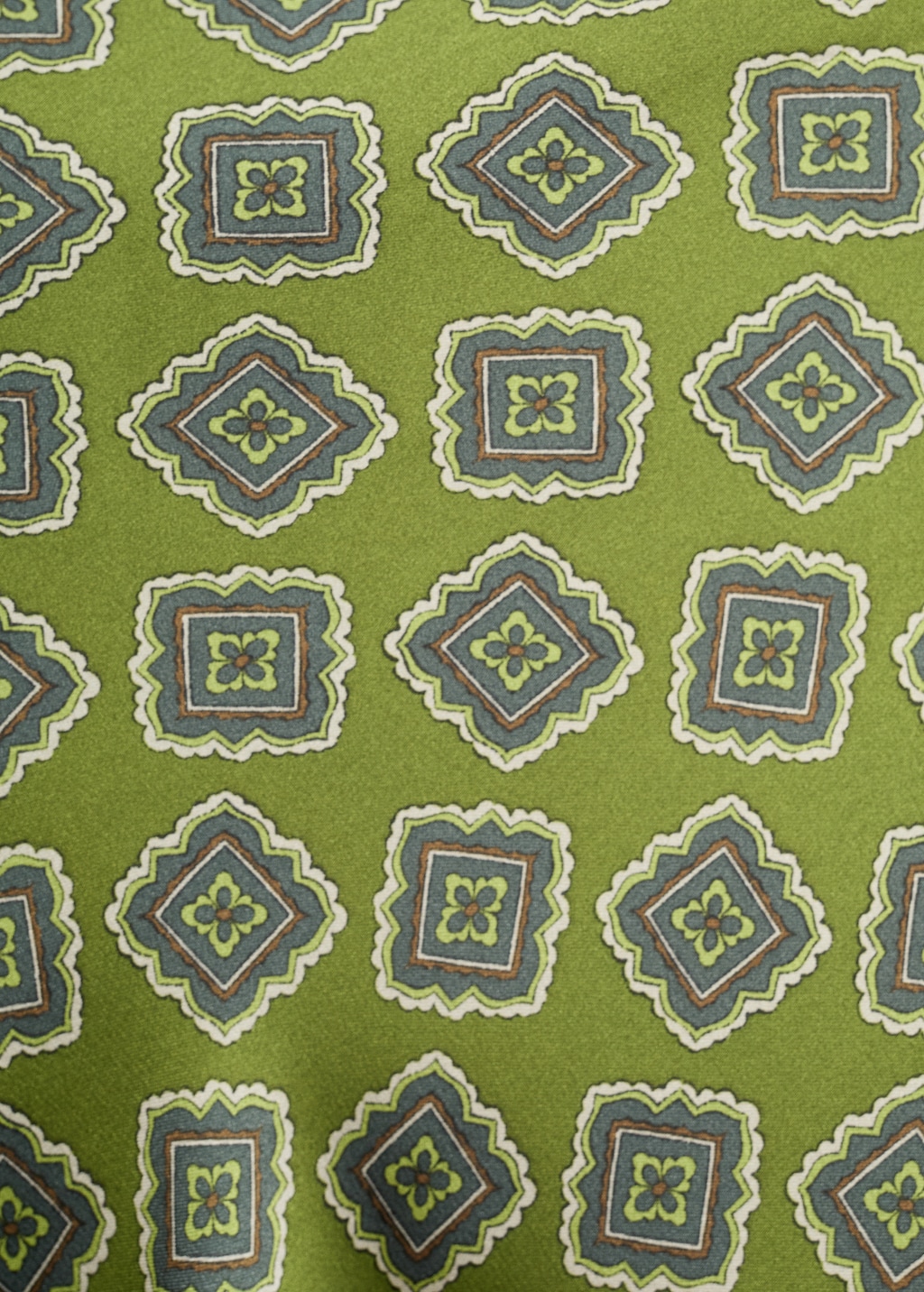 Satin printed dress with perkins collar