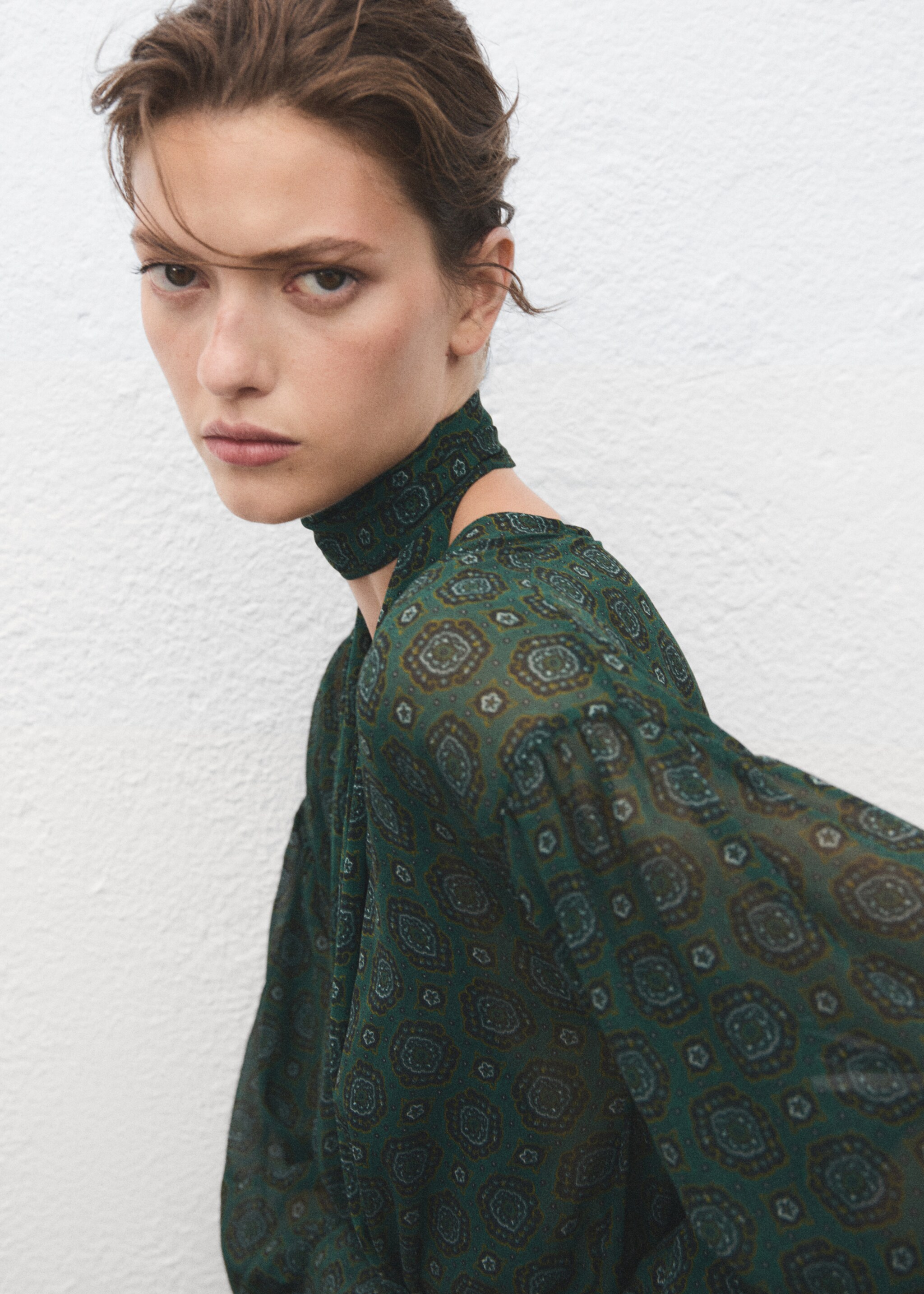 Printed dress with foulard - Details of the article 6, Green. Ref: 17015834-00.