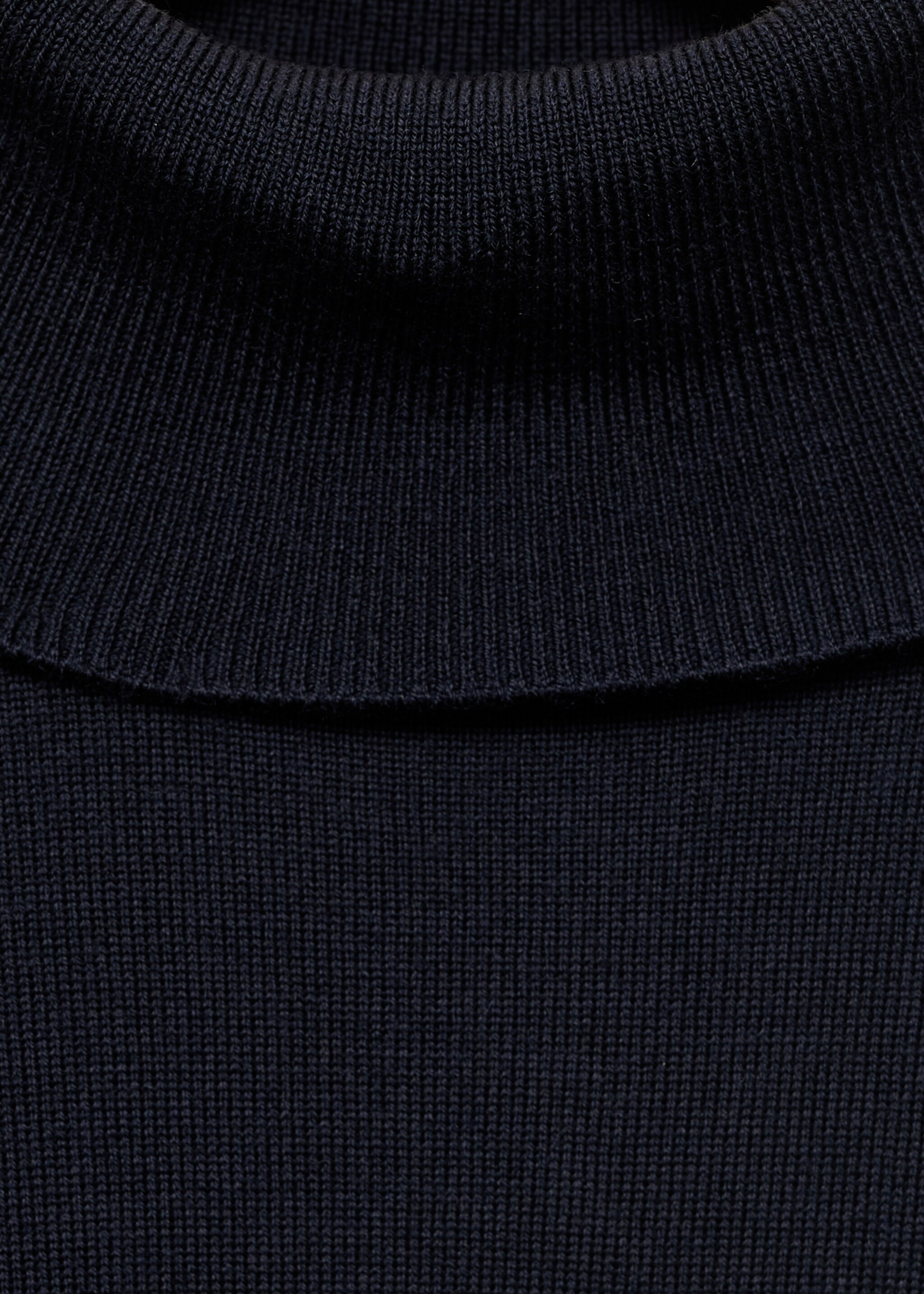 100% wool turtleneck sweater - Details of the article 8