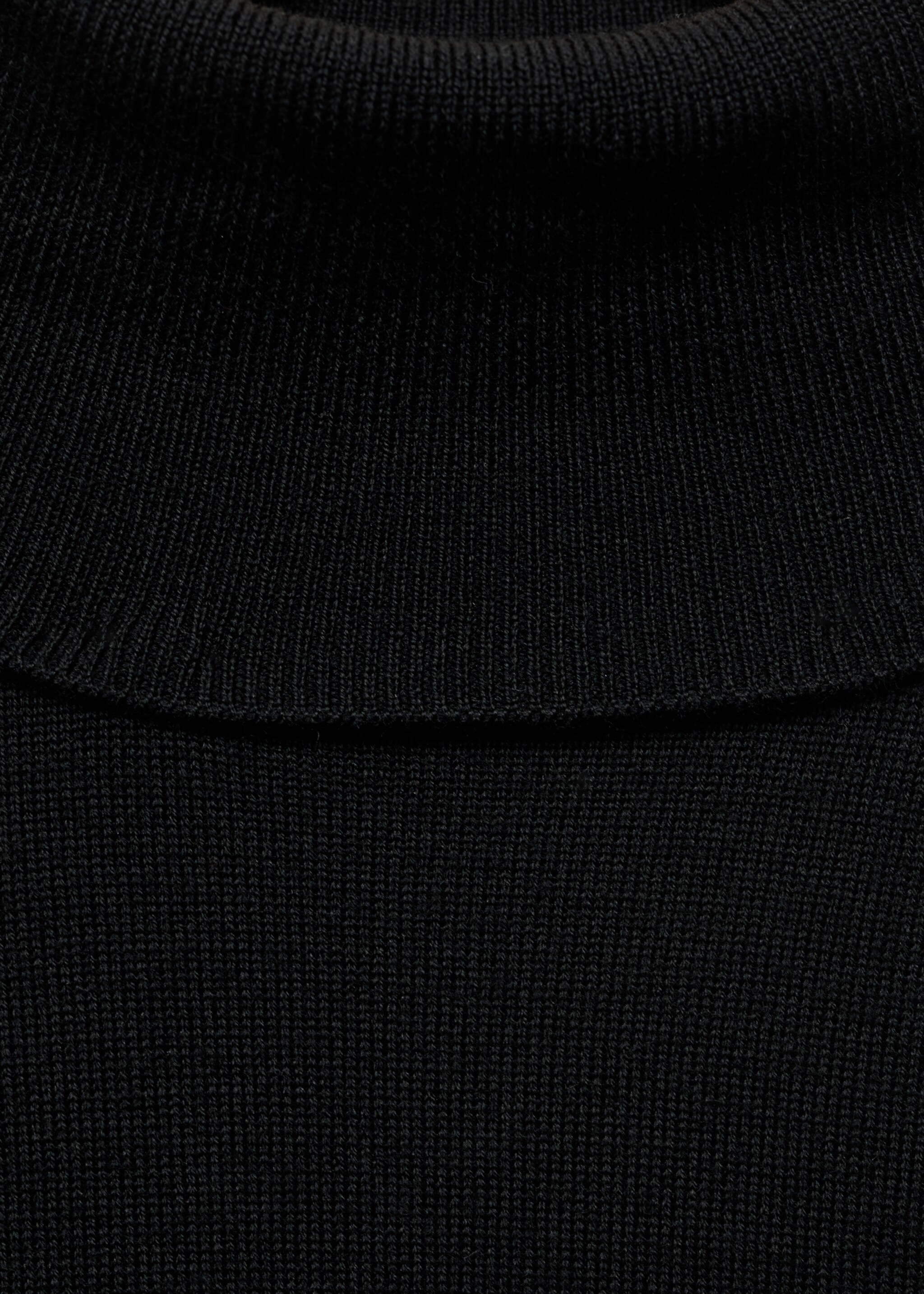 100% wool turtleneck sweater - Details of the article 8