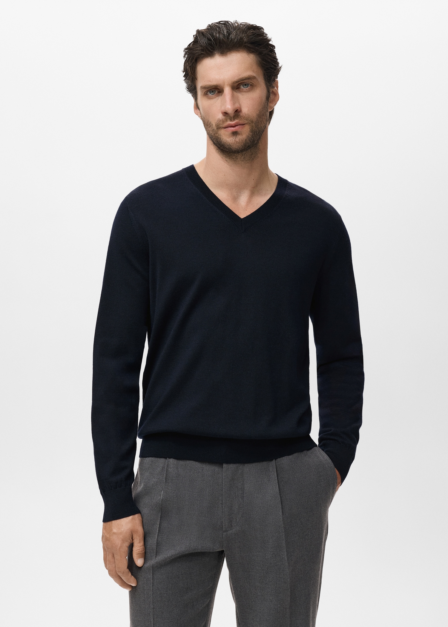 Pull col en V 100 laine mérinos Homme MANGO Togo