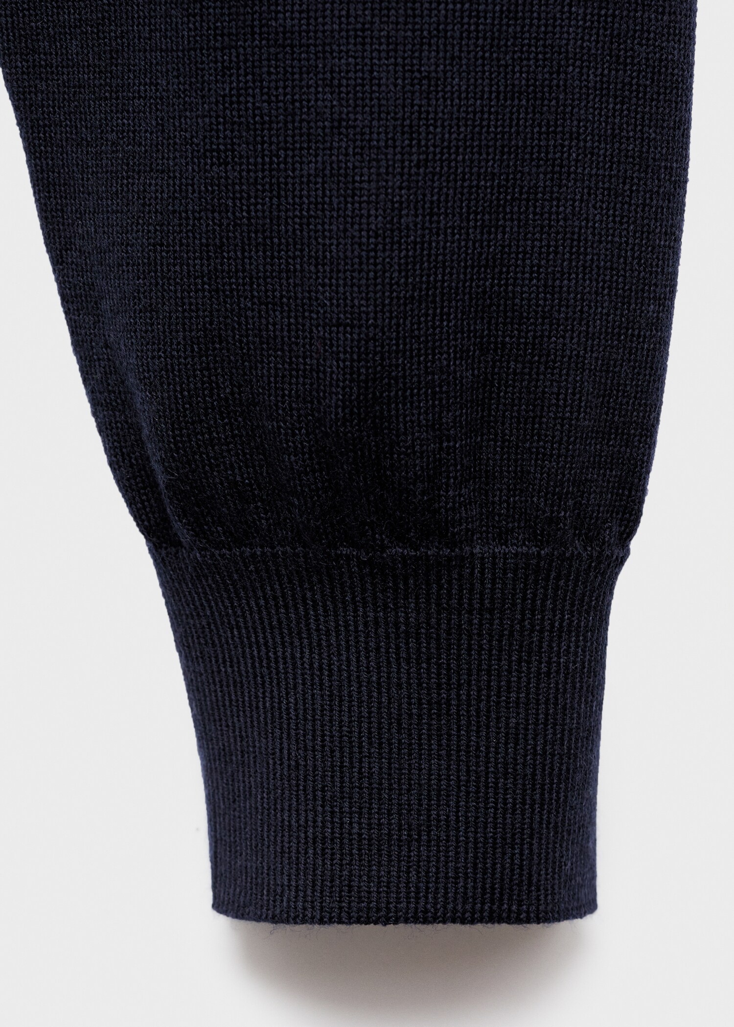 Pull-over 100 % laine mérinos col V - Détail de l'article 0