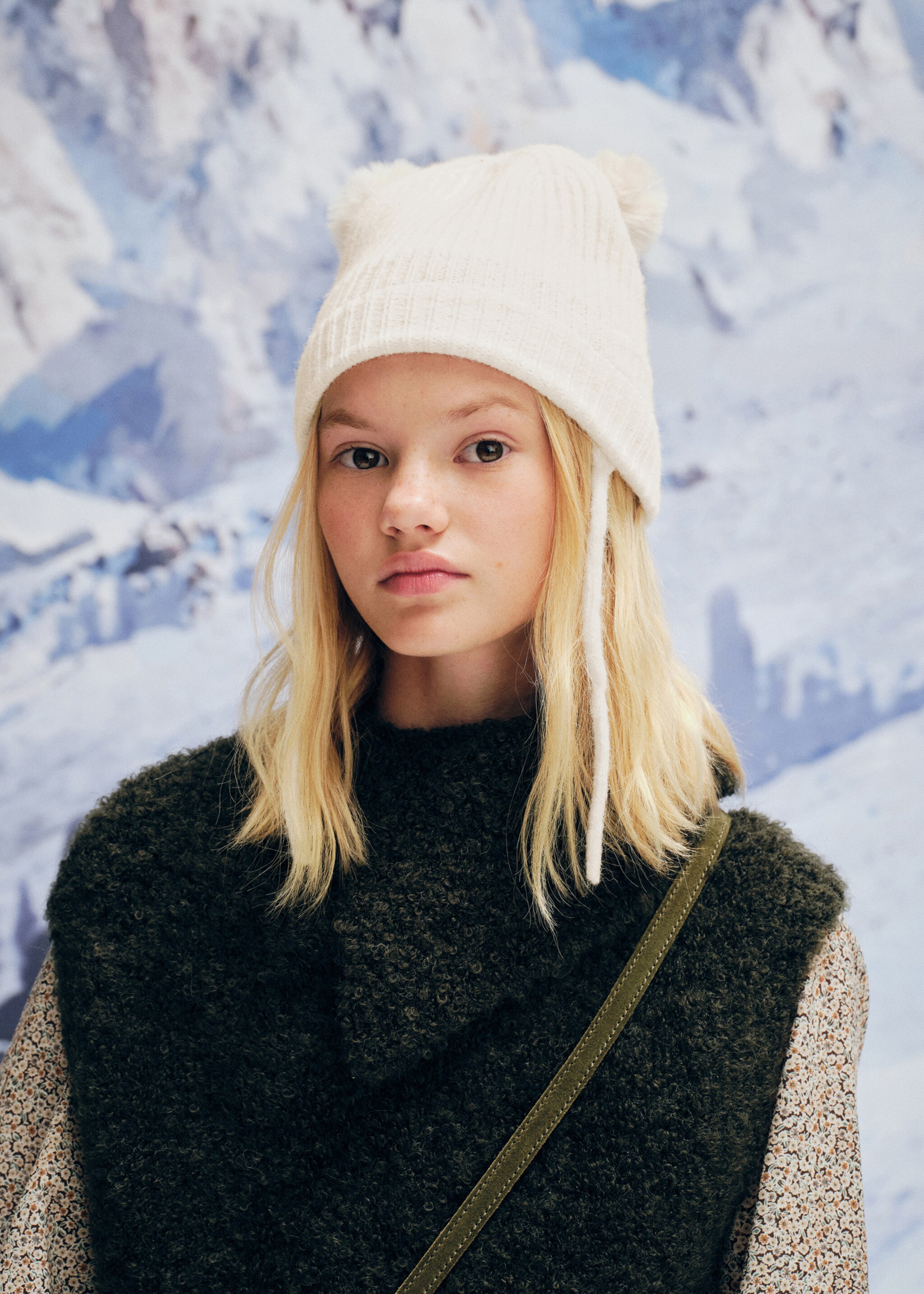 Knitted bobble hat - Details of the article 5, Sand. Ref: 17015985-00.