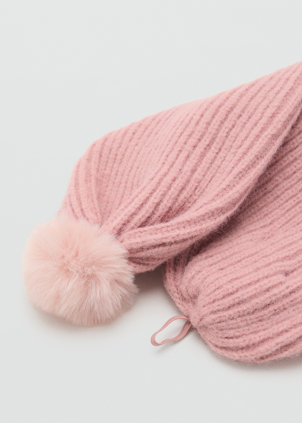 Knitted scarf with tassel