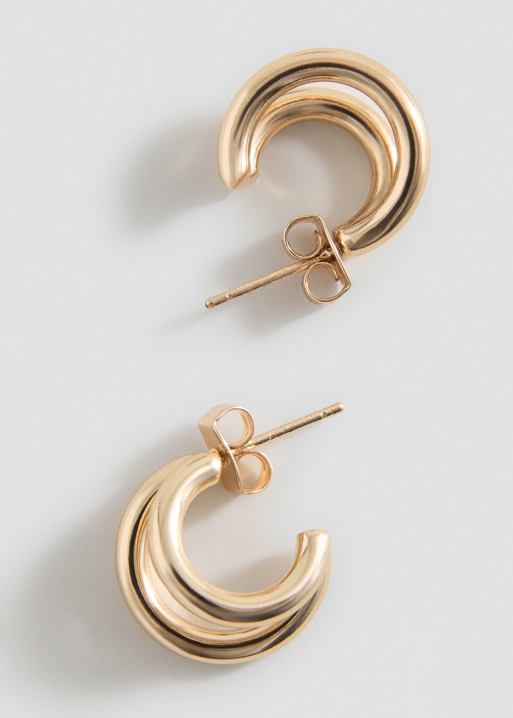 Metallic hoop earrings