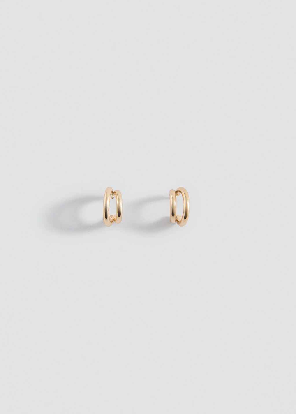 Metallic hoop earrings