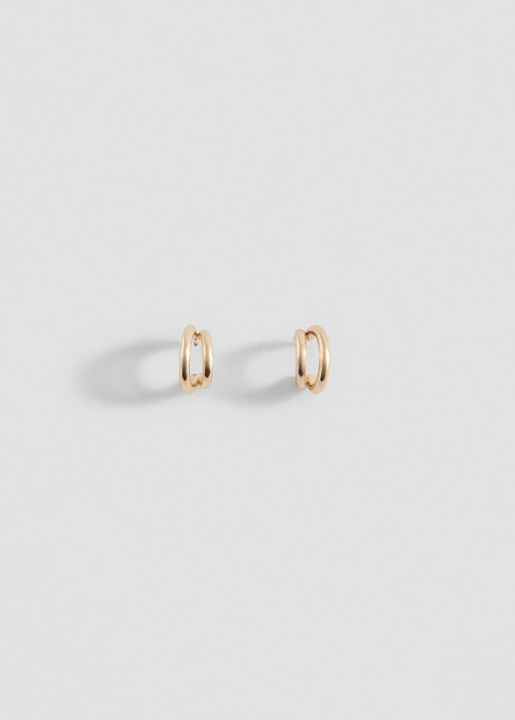 Metallic hoop earrings