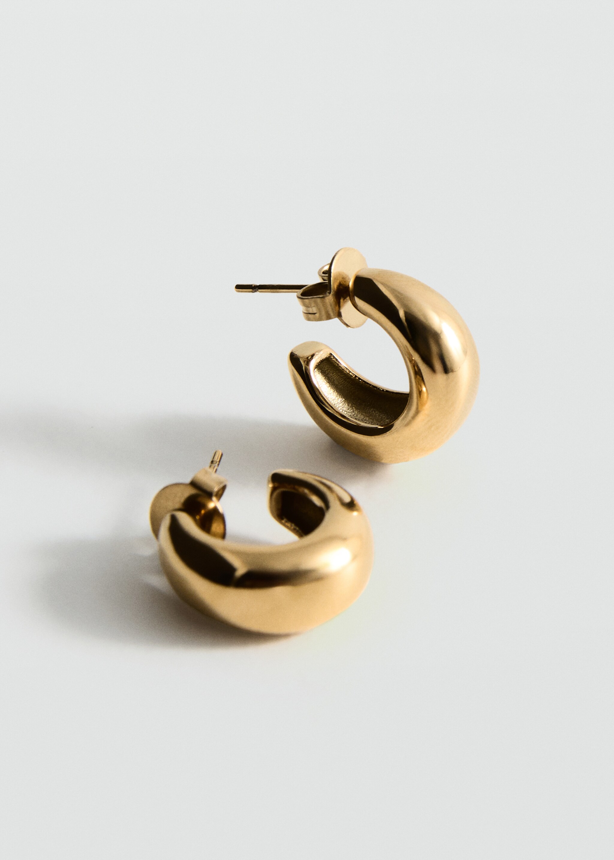 Stainless steel volume hoop earrings - Details of the article 1, Gold. Ref: 17015998-00.