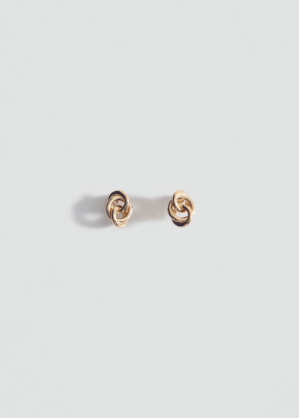 Intertwined hoop earrings